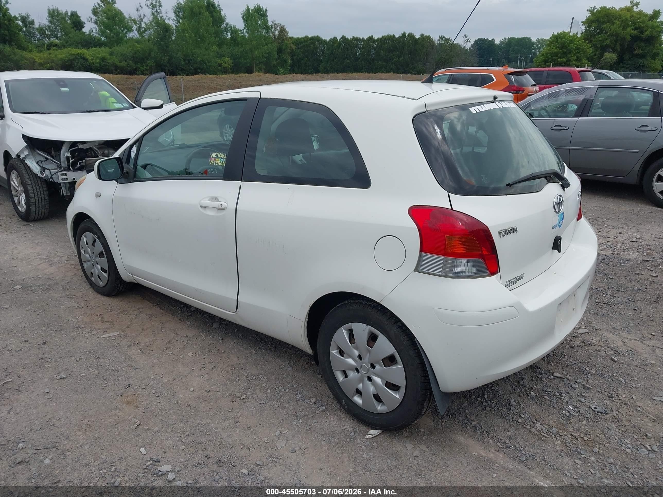 2010 Toyota Yaris   White vin: JTDJT4K38A5284105