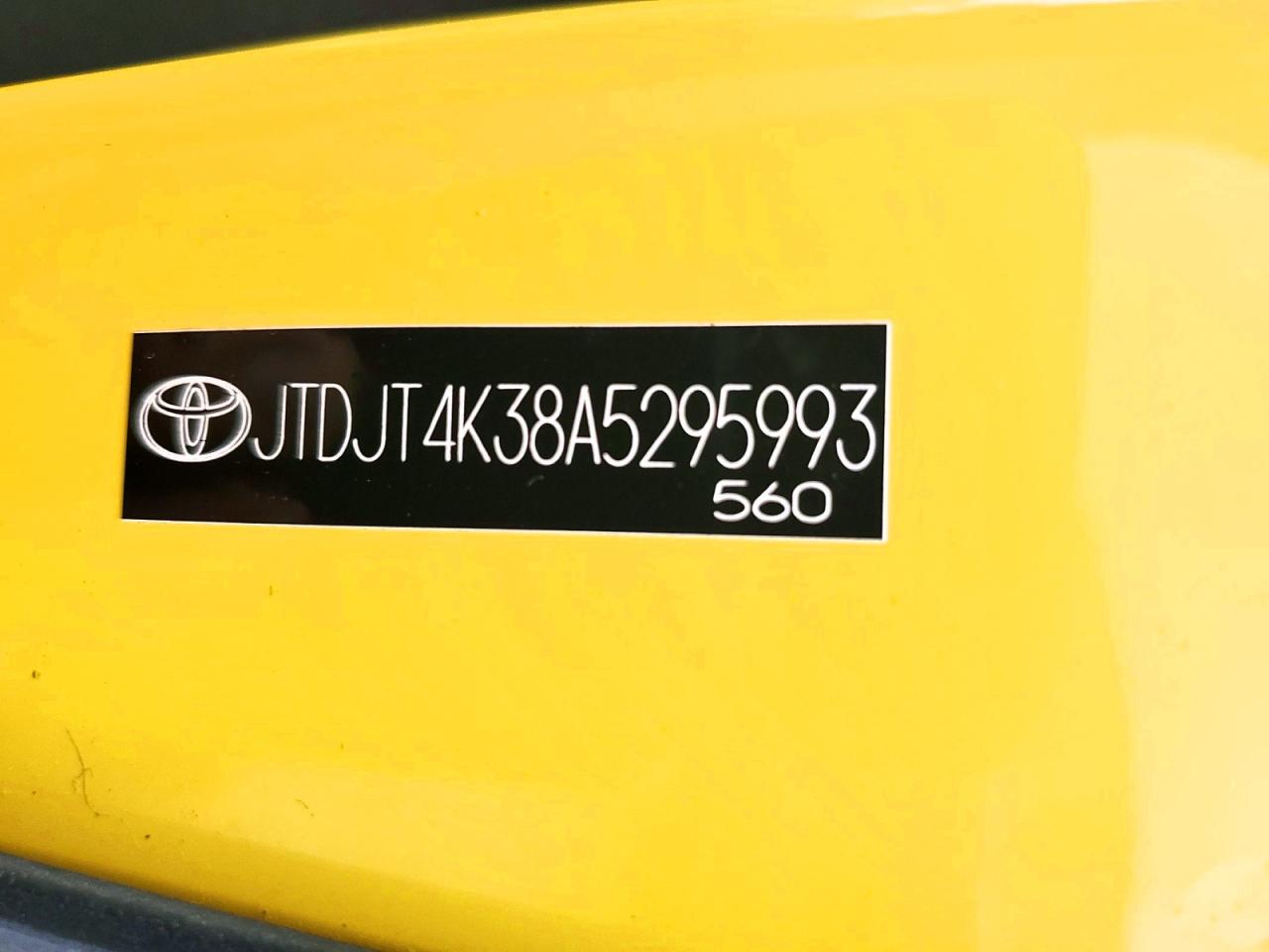 2010 Toyota Yaris Base Yellow vin: JTDJT4K38A5295993