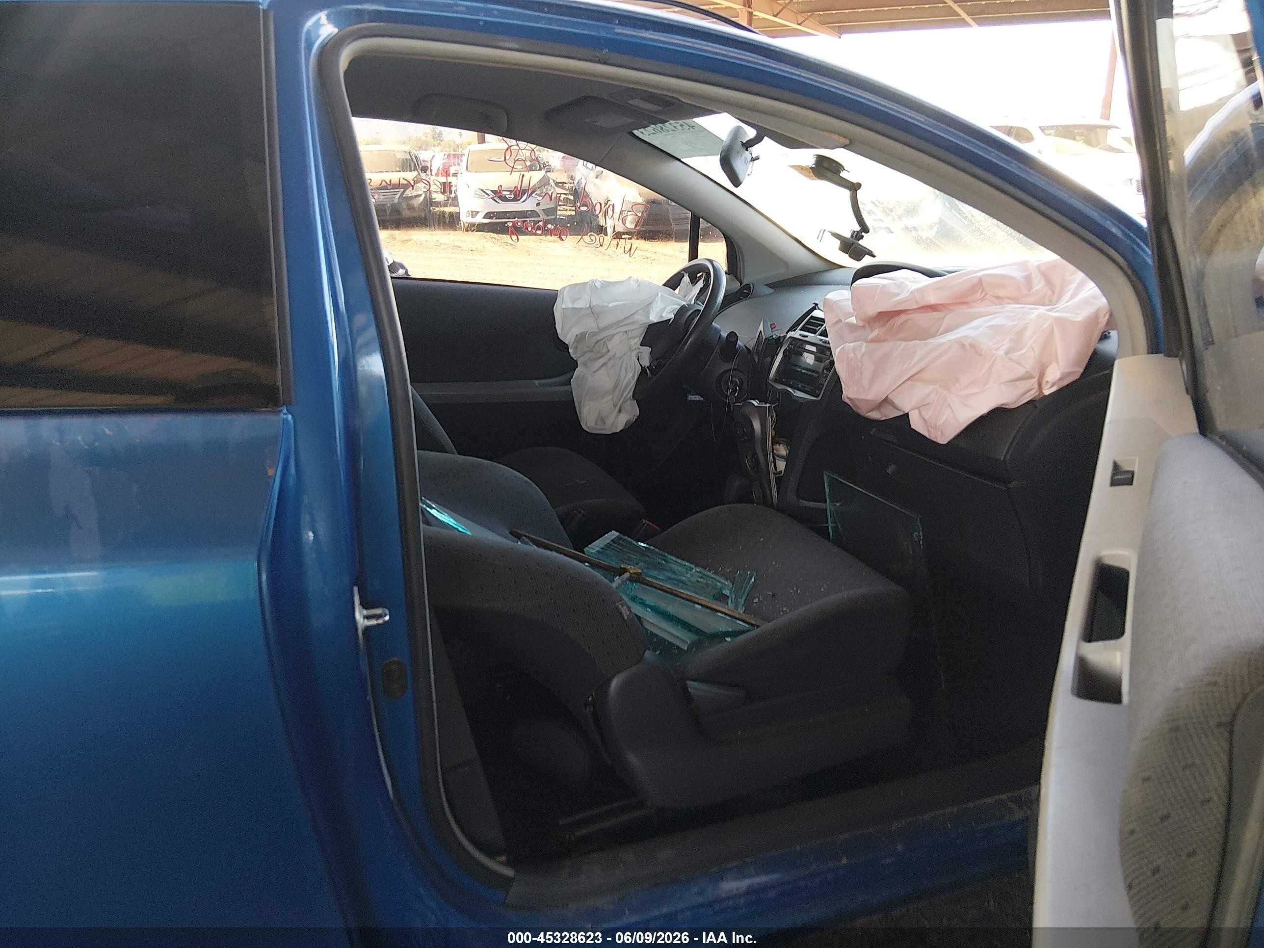 2010 Toyota Yaris   Blue vin: JTDJT4K39A5323266