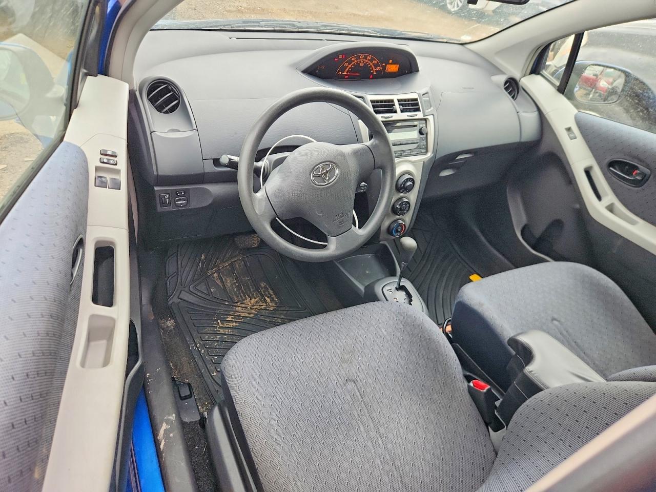 2011 Toyota Yaris Base Синий vin: JTDJT4K39B5335256