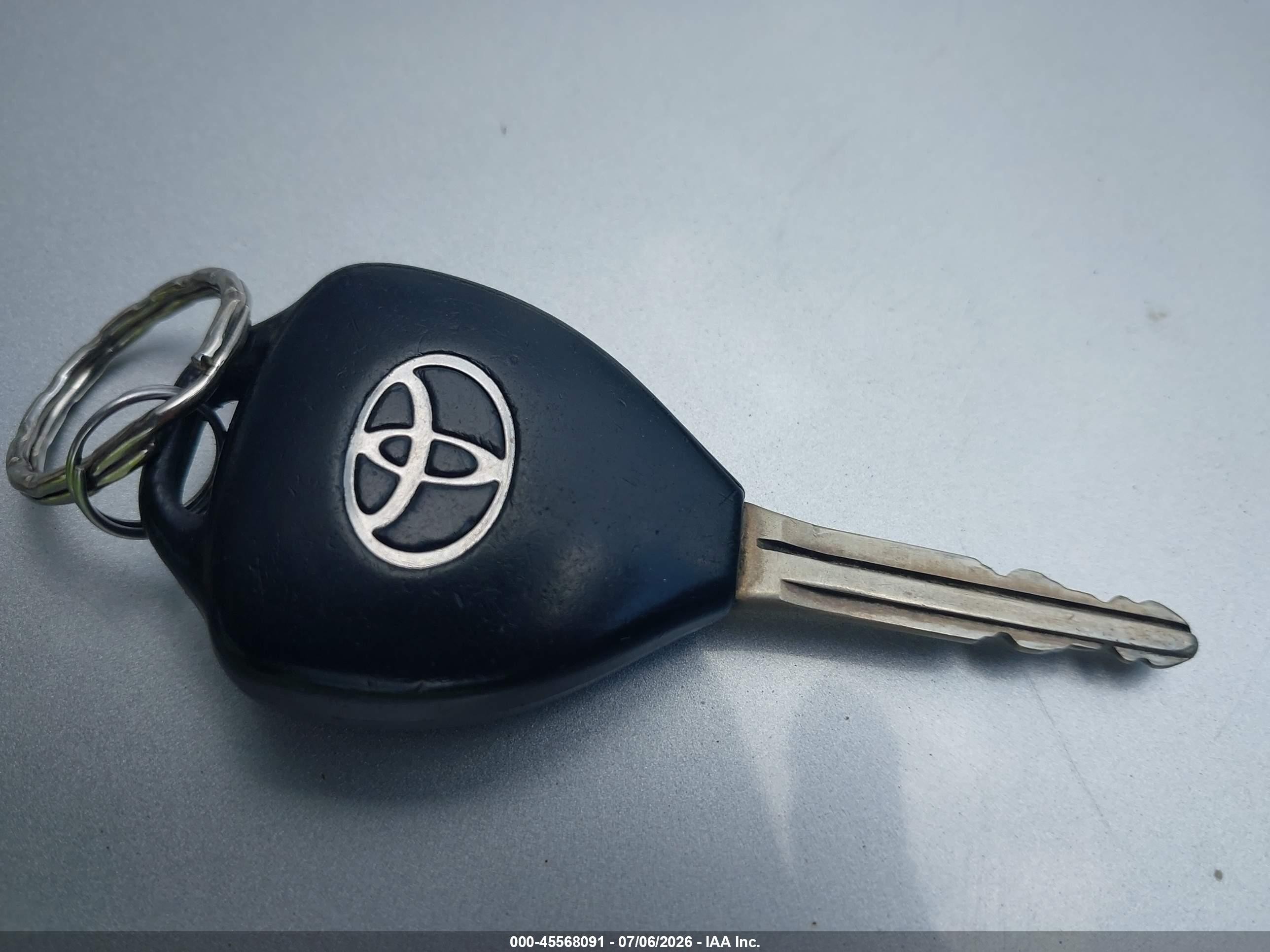 2008 Toyota Yaris   Blue vin: JTDJT903085207044