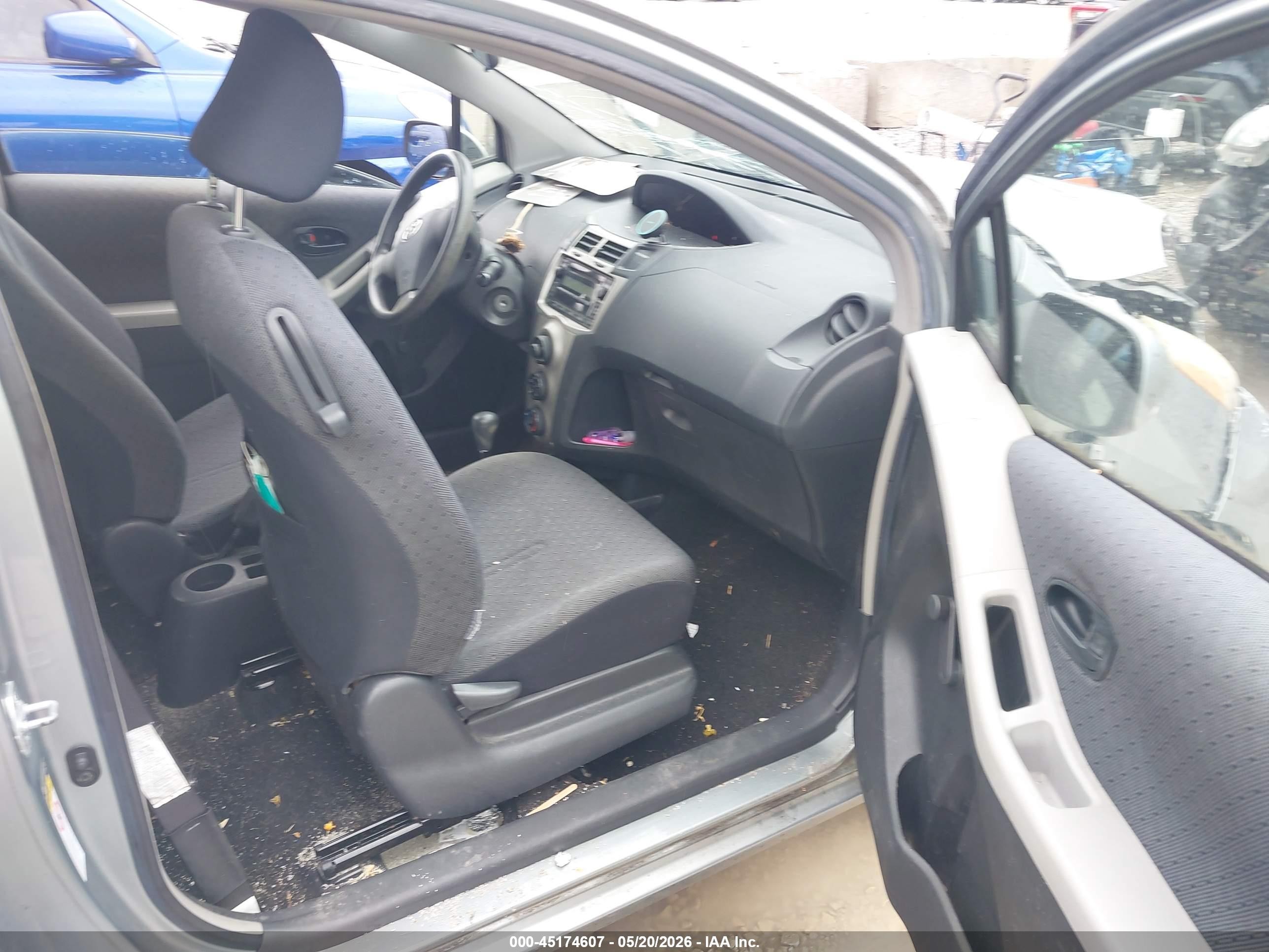 2009 Toyota Yaris   Silver vin: JTDJT903095267536