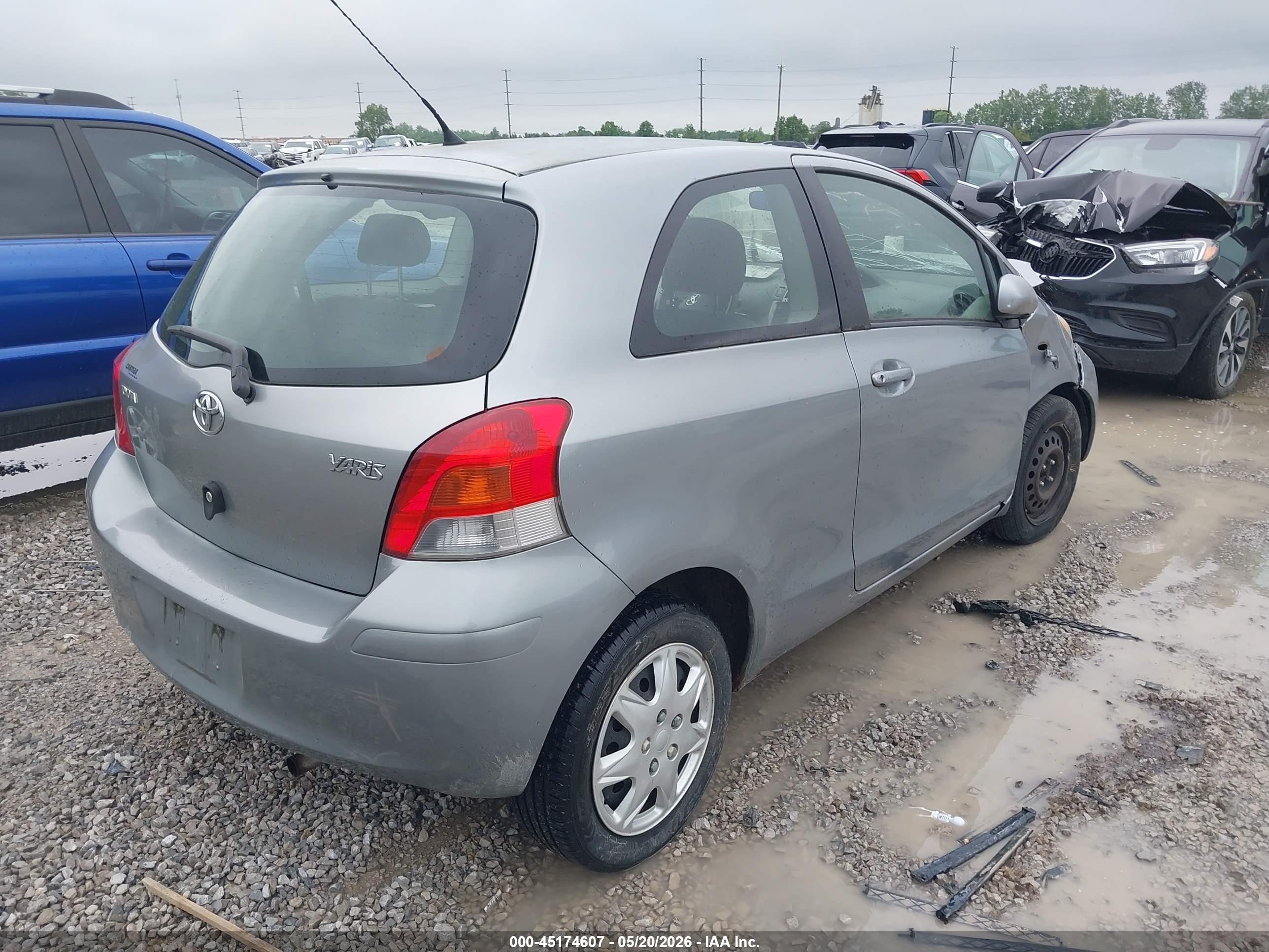 2009 Toyota Yaris   Silver vin: JTDJT903095267536