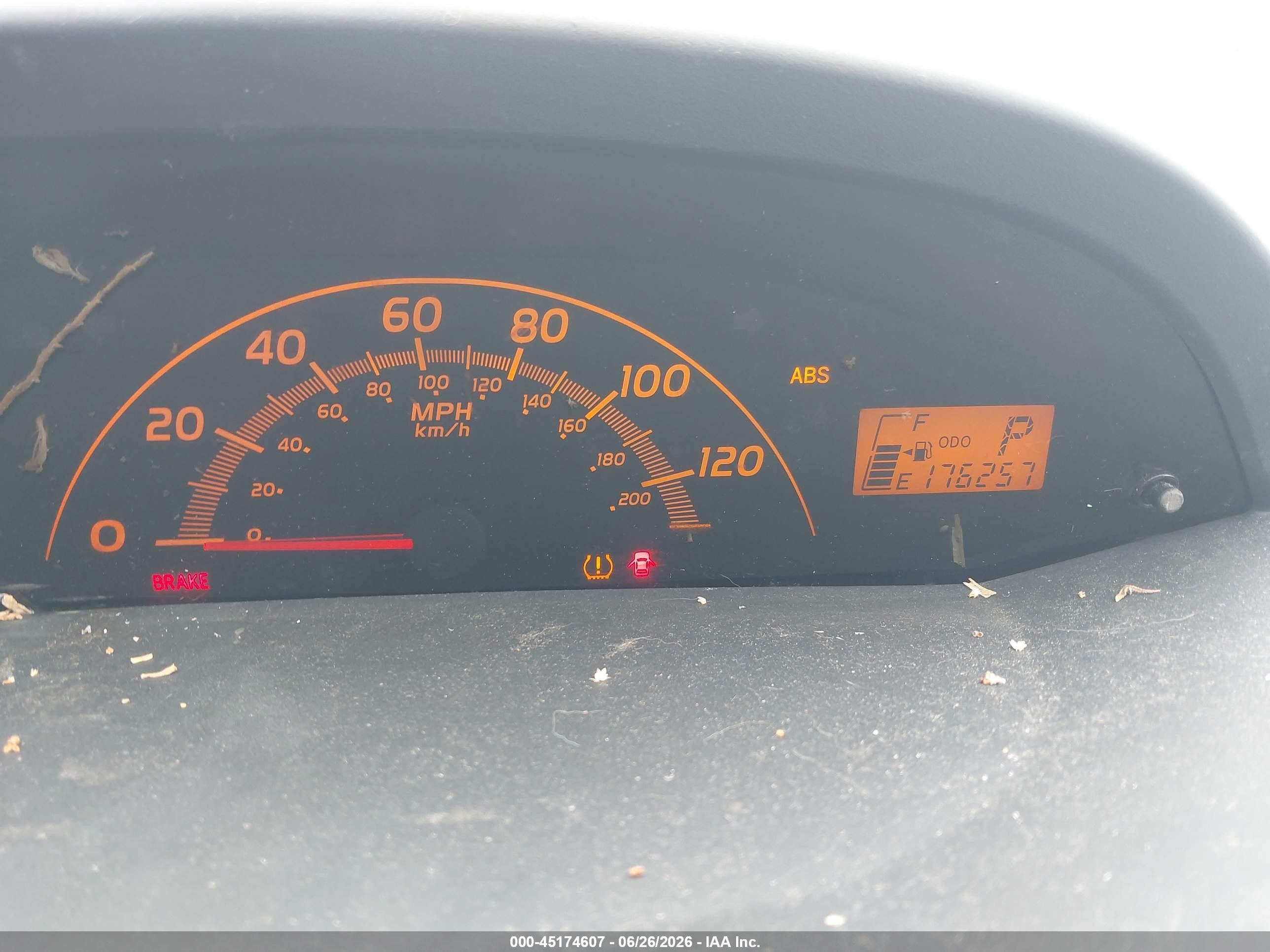2009 Toyota Yaris   Silver vin: JTDJT903095267536