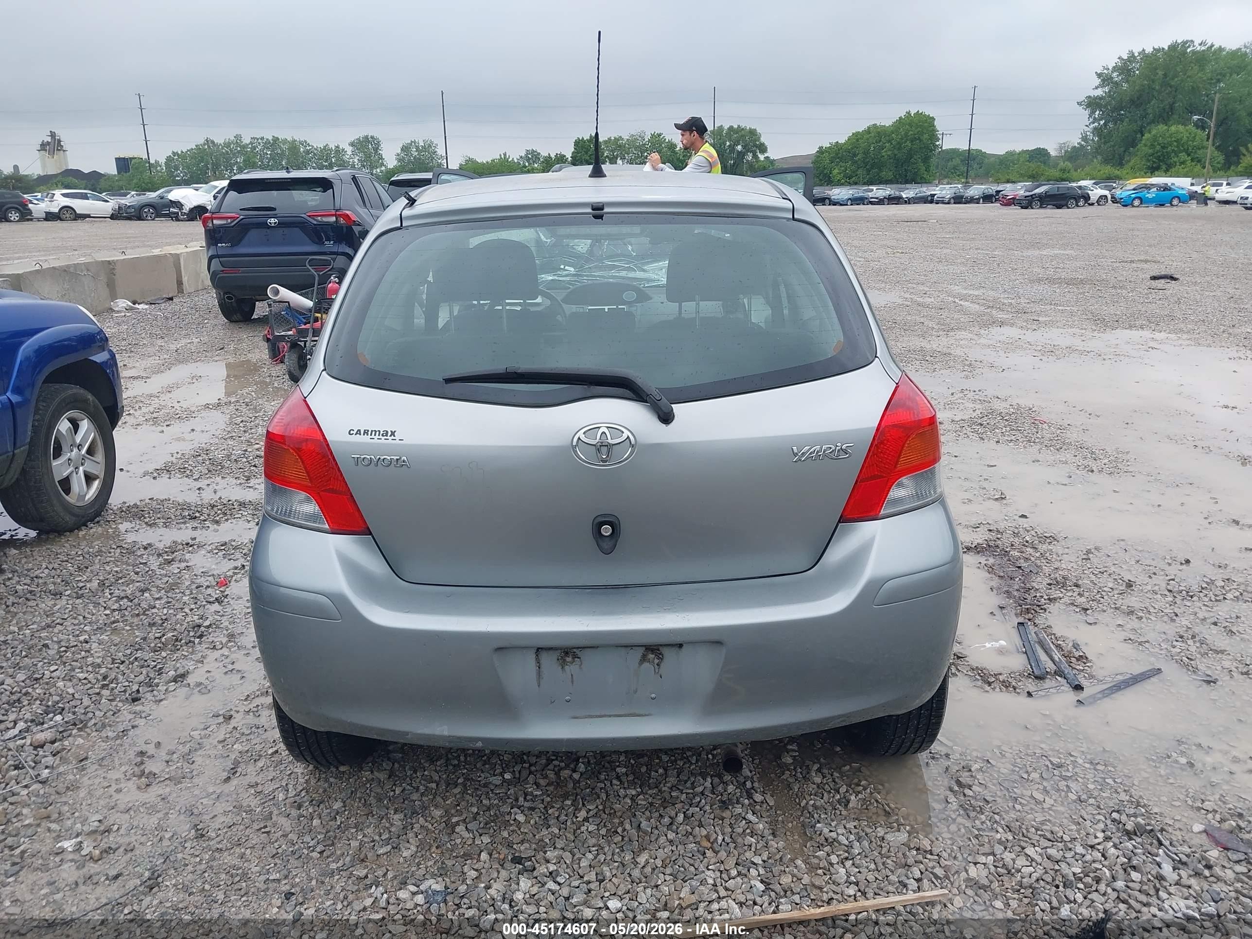 2009 Toyota Yaris   Silver vin: JTDJT903095267536