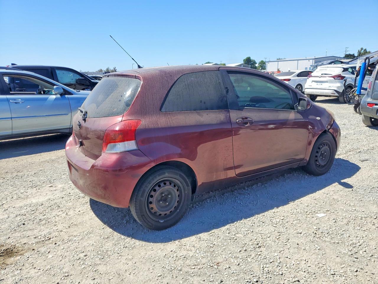 2009 Toyota Yaris Base Burgundy vin: JTDJT903095276477