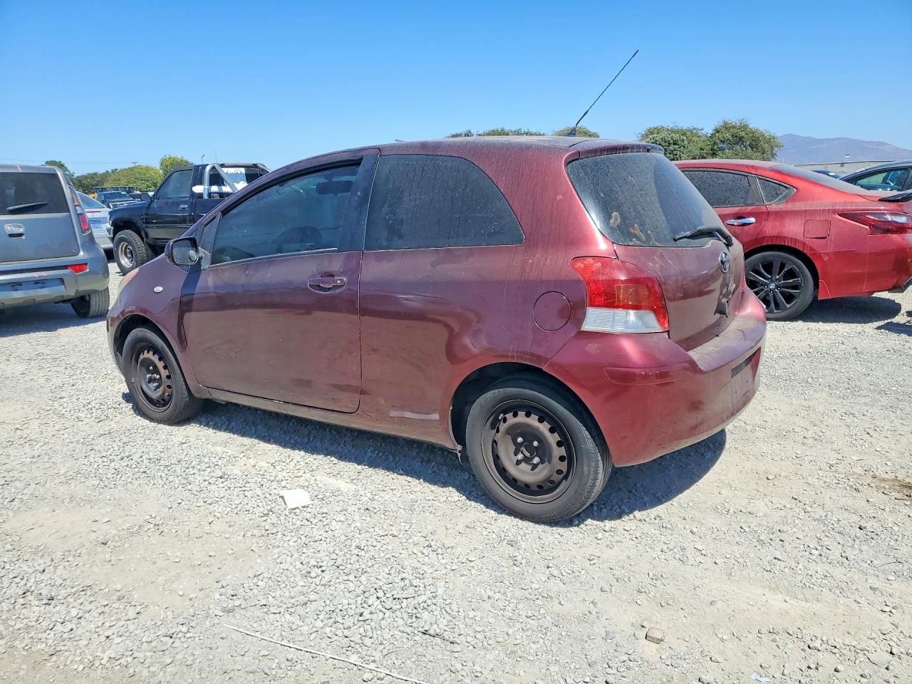 2009 Toyota Yaris Base Burgundy vin: JTDJT903095276477