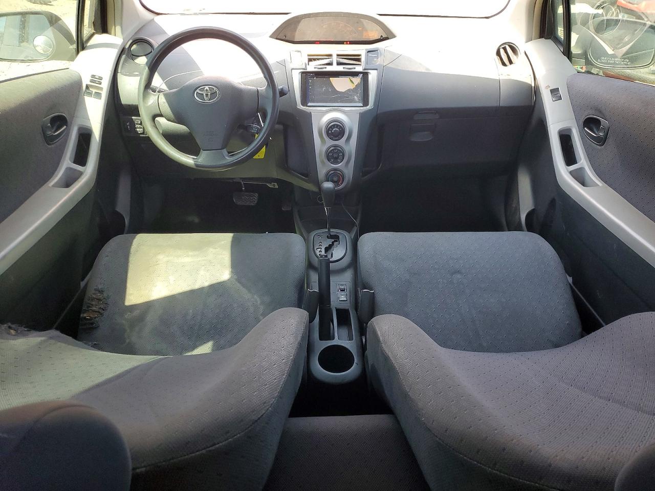 2009 Toyota Yaris Base Burgundy vin: JTDJT903095276477