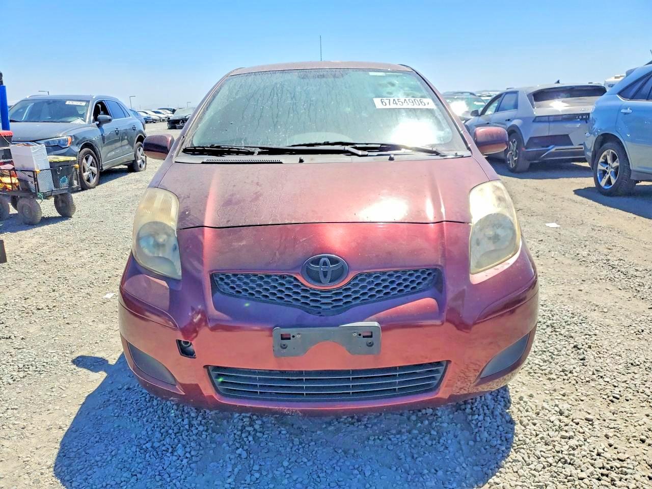2009 Toyota Yaris Base Burgundy vin: JTDJT903095276477