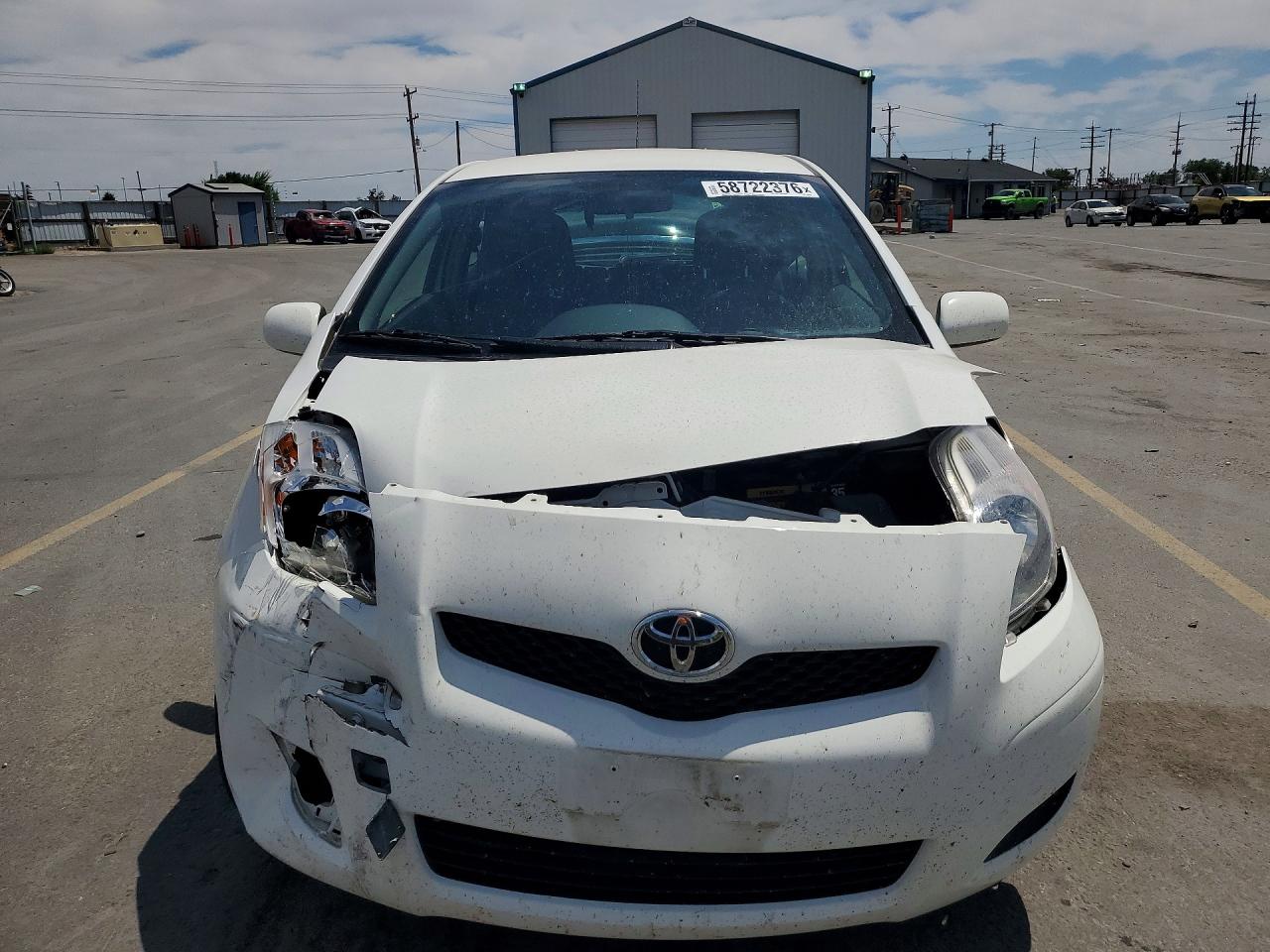 2009 Toyota Yaris Base White vin: JTDJT903495249248