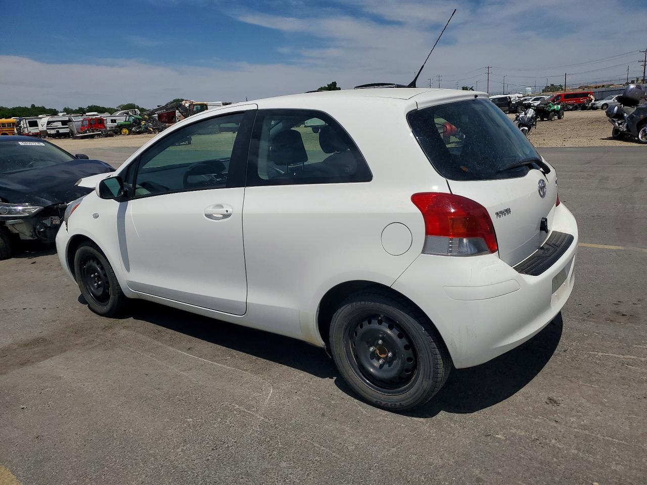 2009 Toyota Yaris Base White vin: JTDJT903495249248