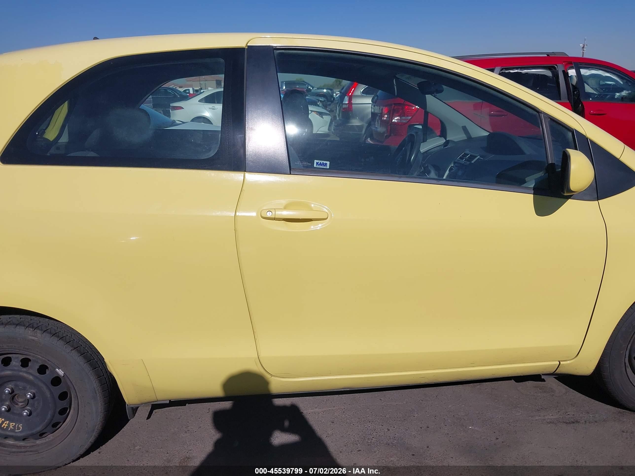 2009 Toyota Yaris   Желтый vin: JTDJT903595239392