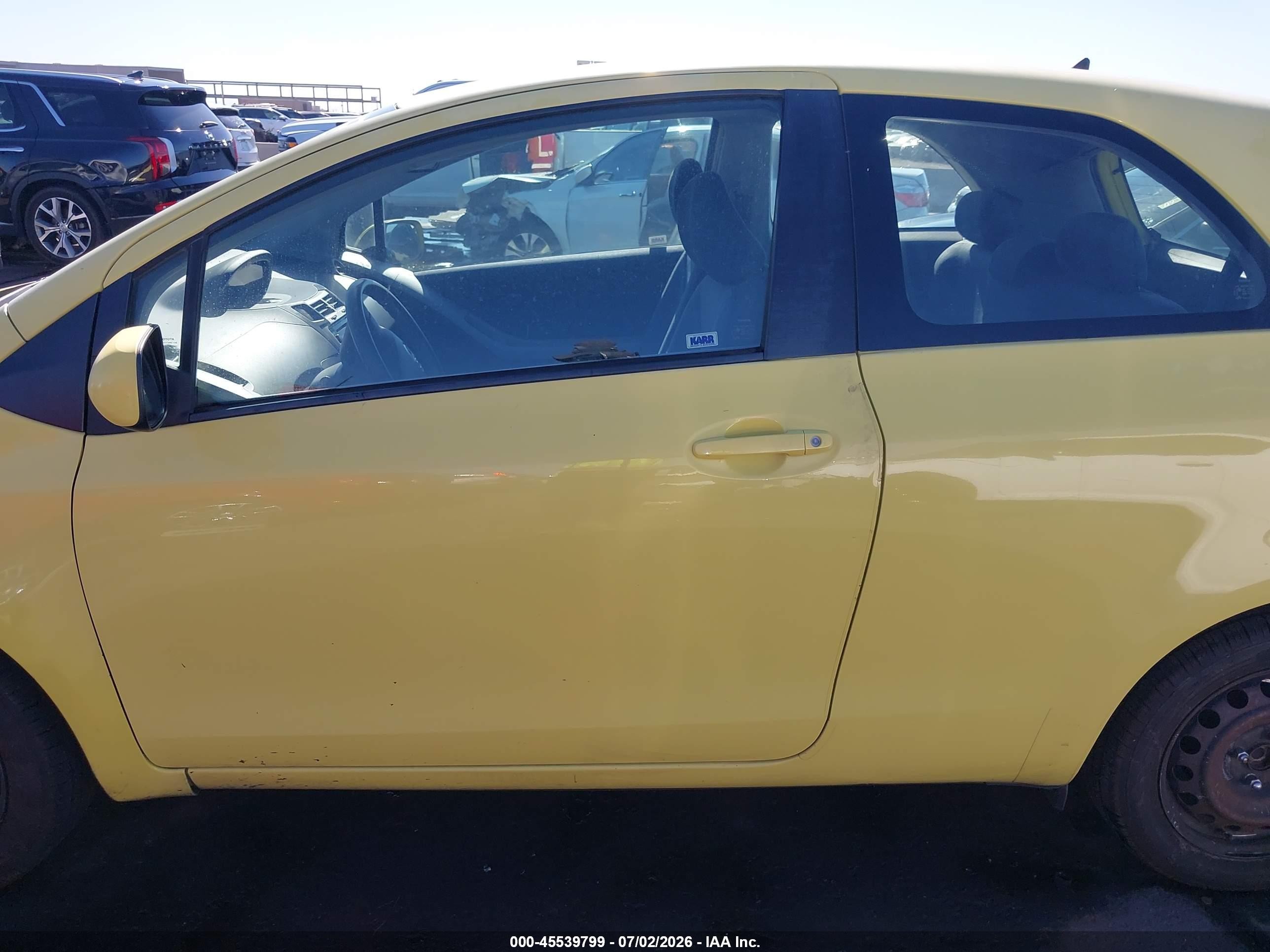 2009 Toyota Yaris   Желтый vin: JTDJT903595239392