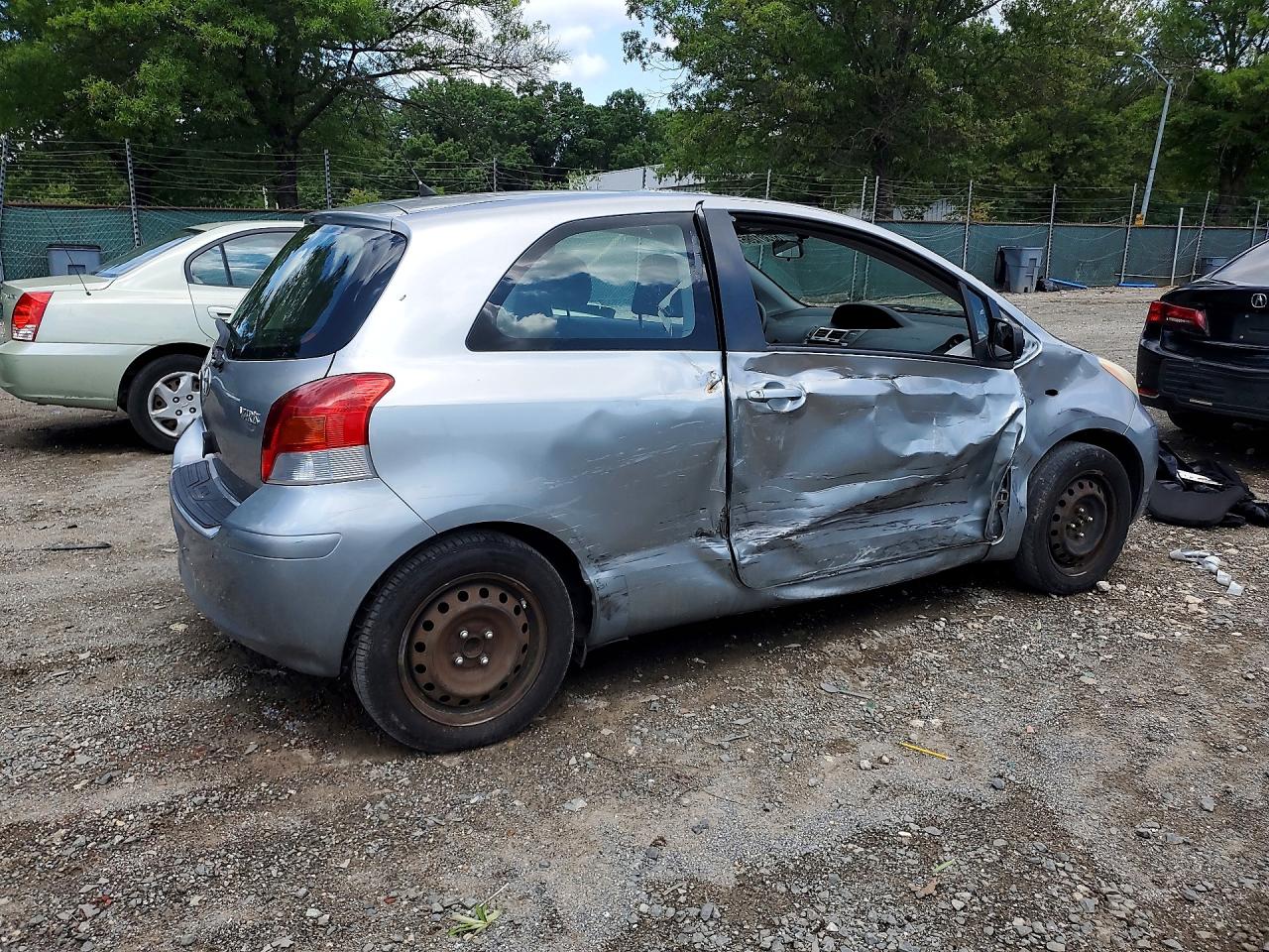 2009 Toyota Yaris Base Gray vin: JTDJT903695225503