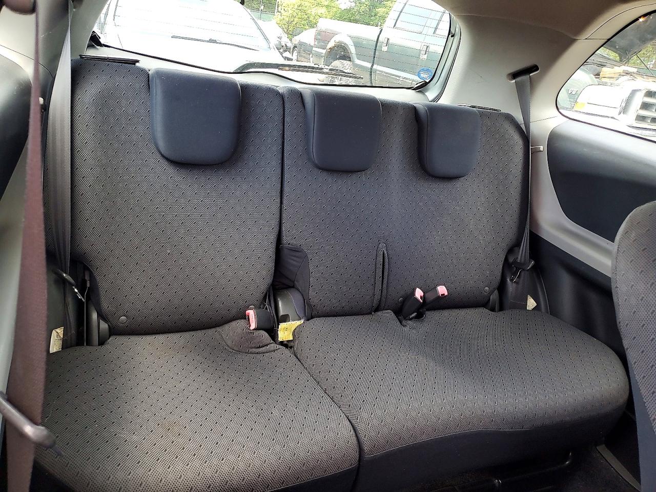 2009 Toyota Yaris Base Gray vin: JTDJT903695225503