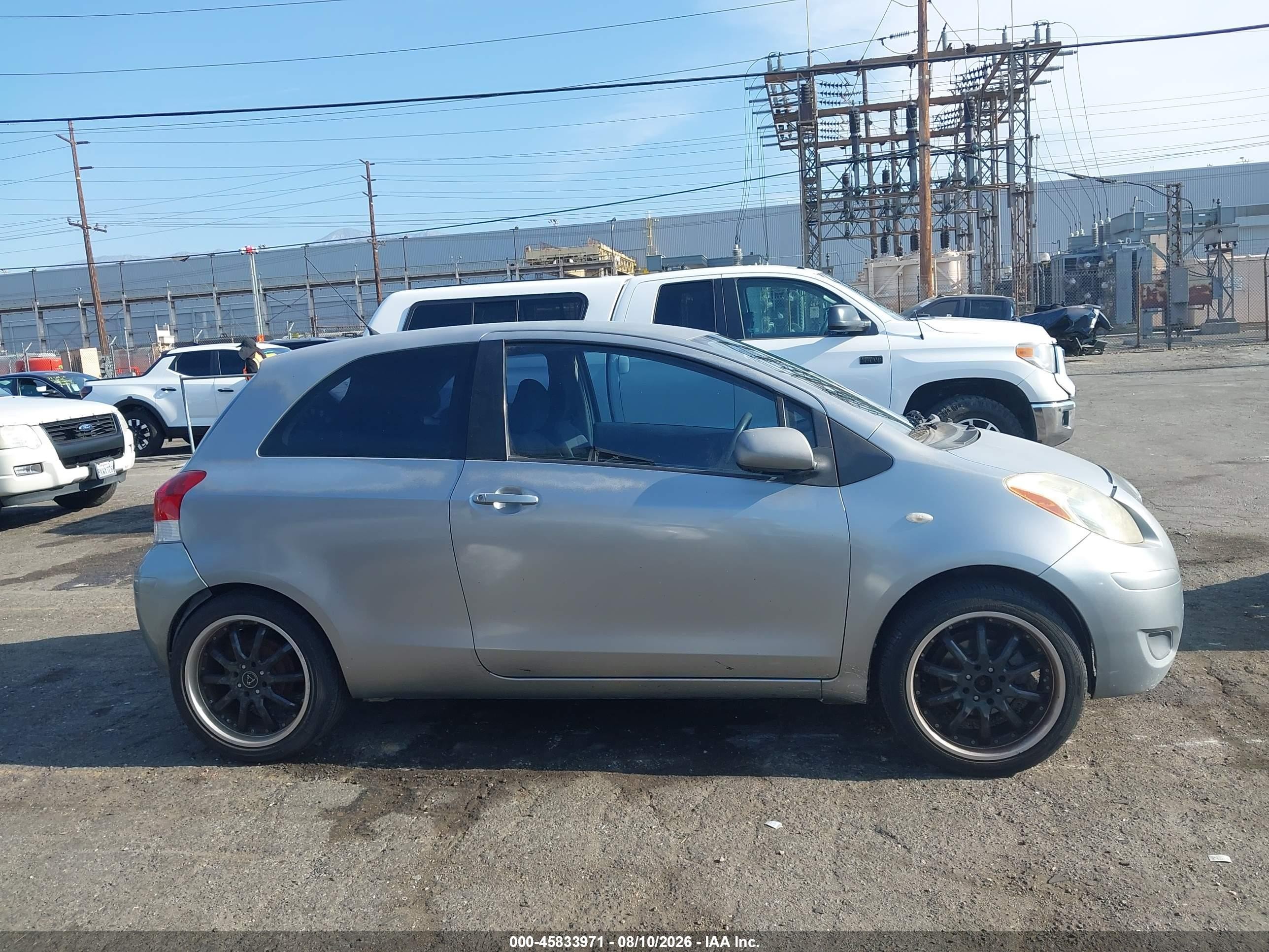 2009 Toyota Yaris   Gray vin: JTDJT903795258333