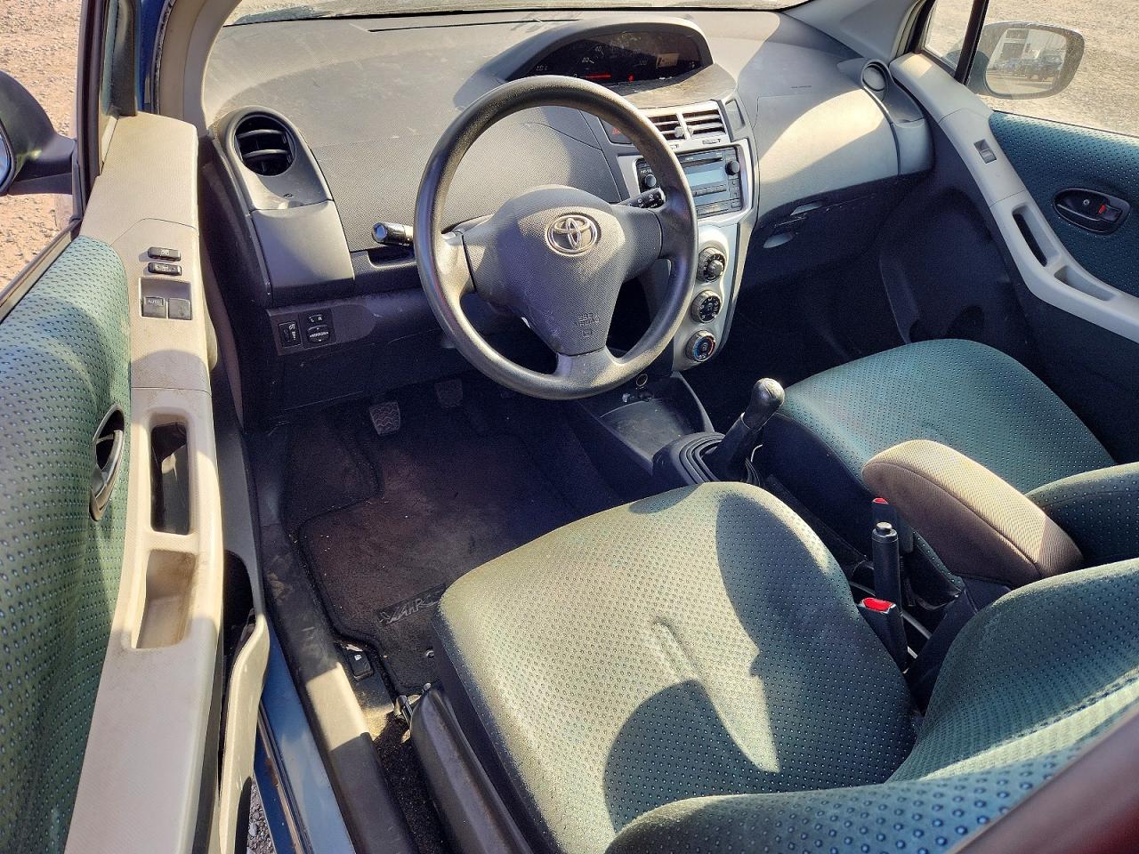 2007 Toyota Yaris Base Blue vin: JTDJT903975137686