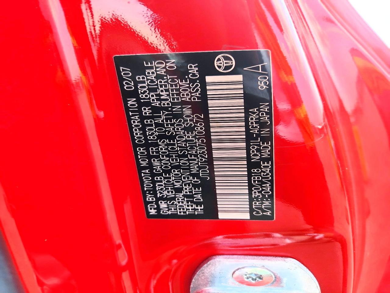 2007 Toyota Yaris Base Red vin: JTDJT923075108672