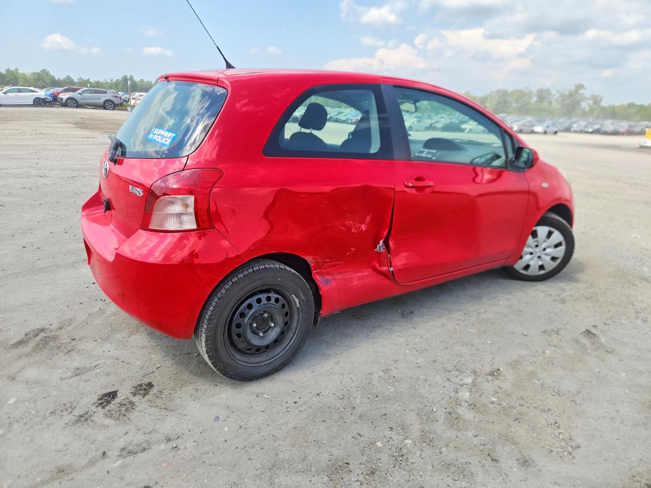 2007 Toyota Yaris Base Red vin: JTDJT923075108672