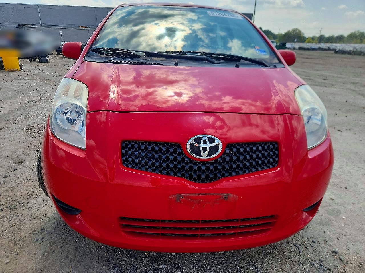 2007 Toyota Yaris Base Red vin: JTDJT923075108672