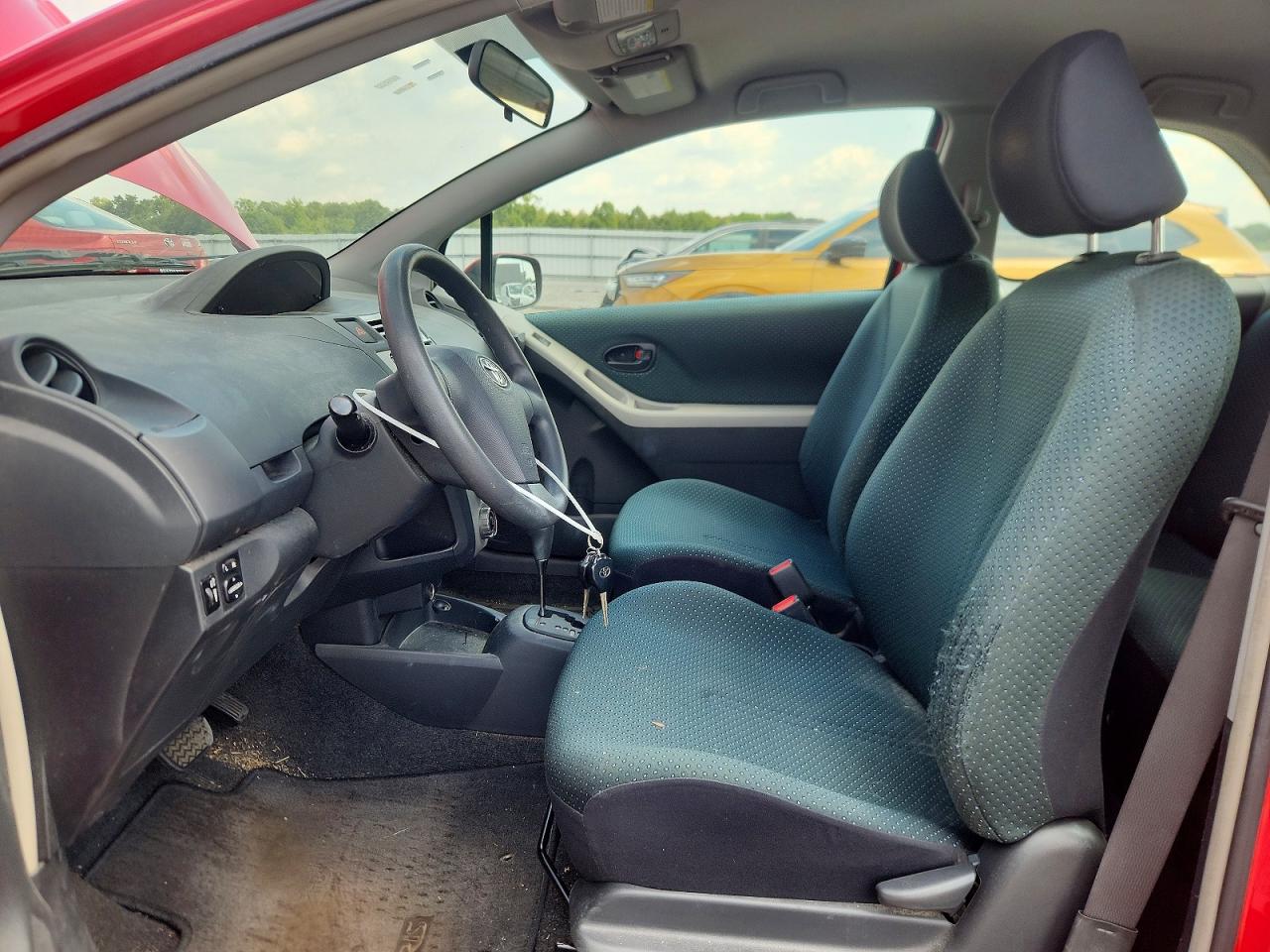 2007 Toyota Yaris Base Red vin: JTDJT923075108672