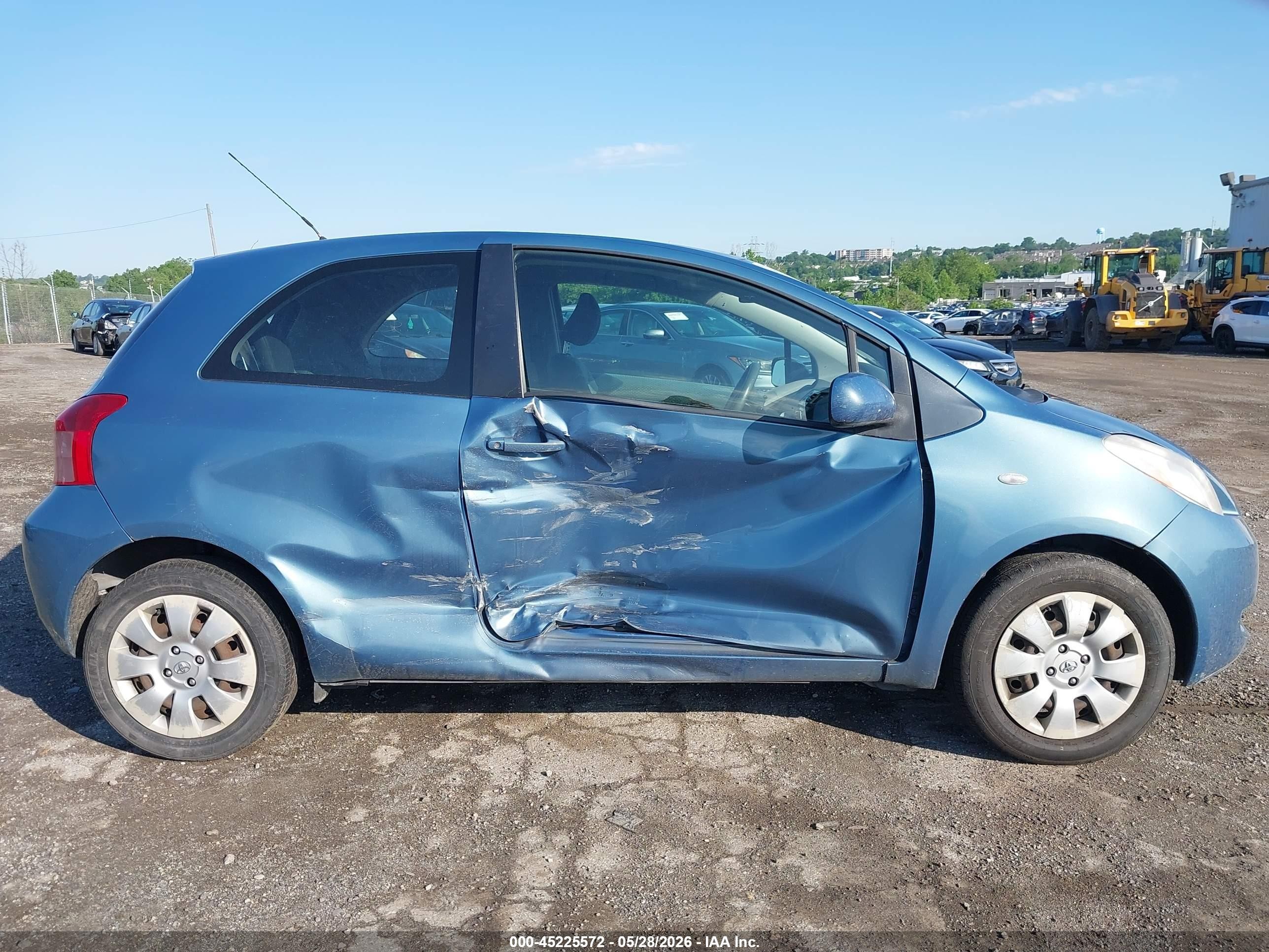2007 Toyota Yaris   Blue vin: JTDJT923075110048