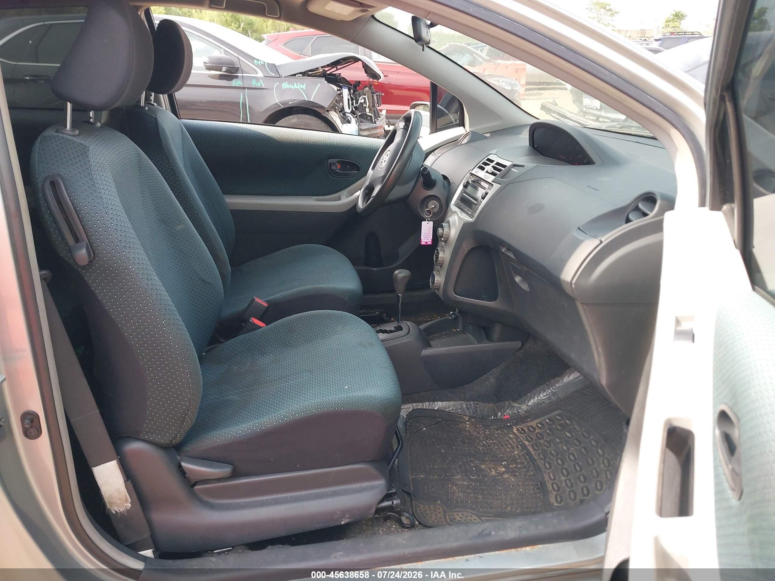 2008 Toyota Yaris   Gray vin: JTDJT923085144198