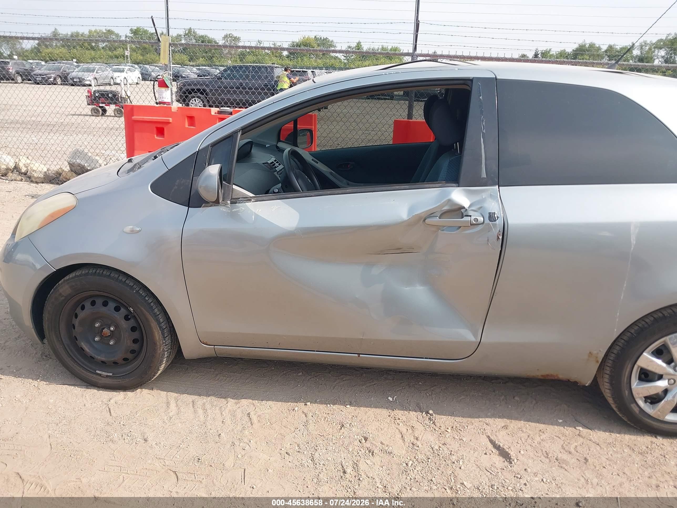 2008 Toyota Yaris   Gray vin: JTDJT923085144198