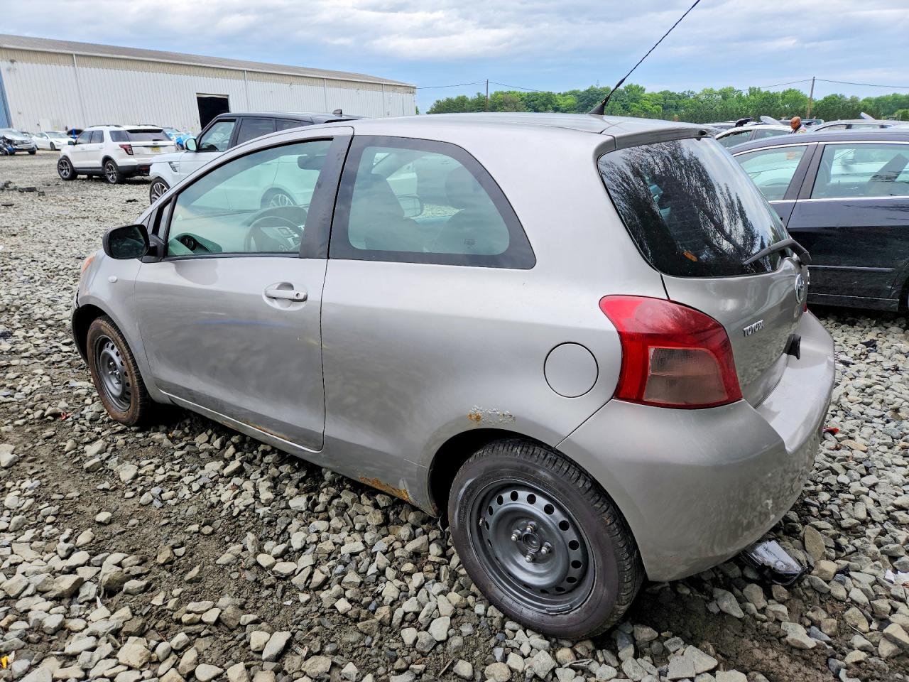 2008 Toyota Yaris Base Silver vin: JTDJT923085173992