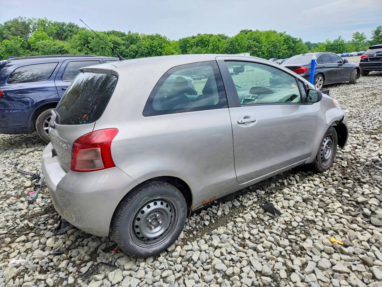 2008 Toyota Yaris Base Silver vin: JTDJT923085173992