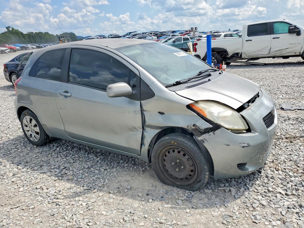 2008 Toyota Yaris Base Silver vin: JTDJT923085179517