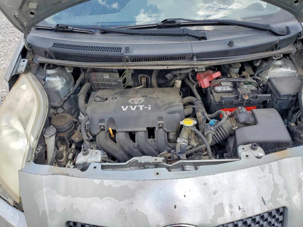 2008 Toyota Yaris Base Silver vin: JTDJT923085179517