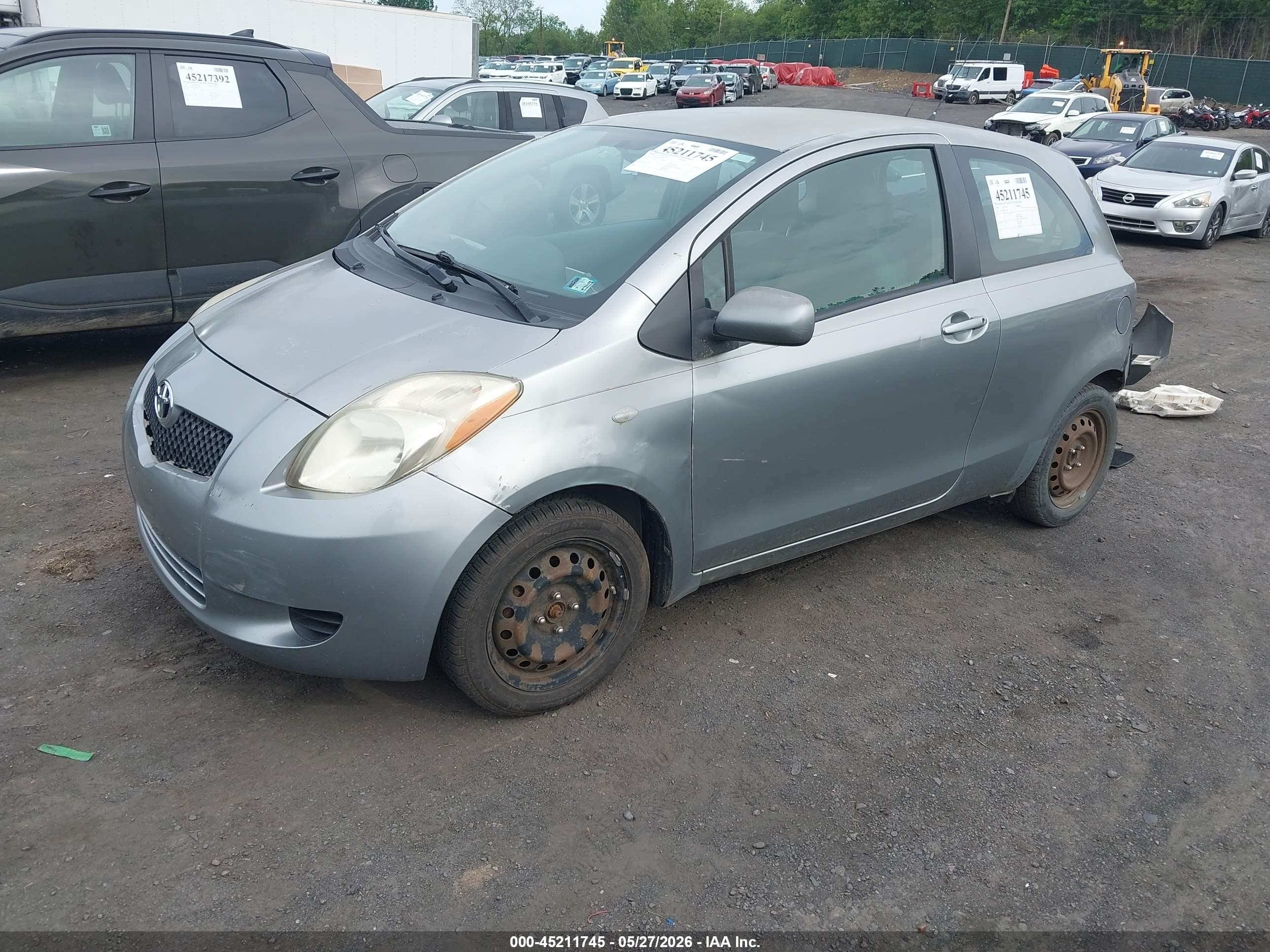 2008 Toyota Yaris   Gray vin: JTDJT923085193658