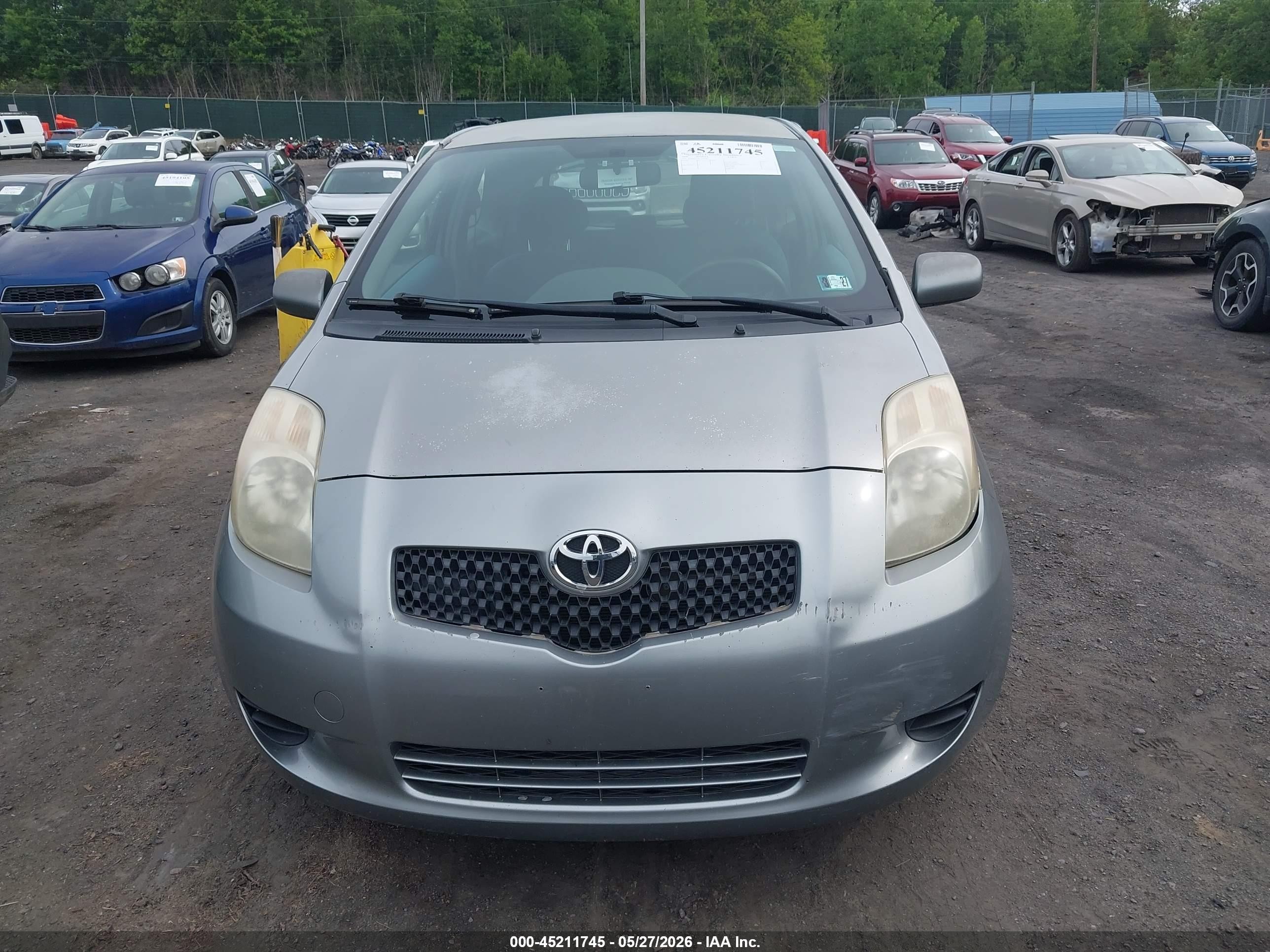 2008 Toyota Yaris   Gray vin: JTDJT923085193658
