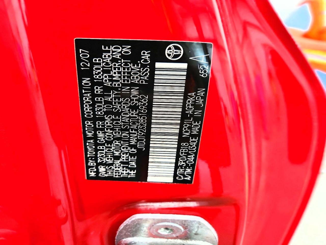 2008 Toyota Yaris Base Красный vin: JTDJT923285169362