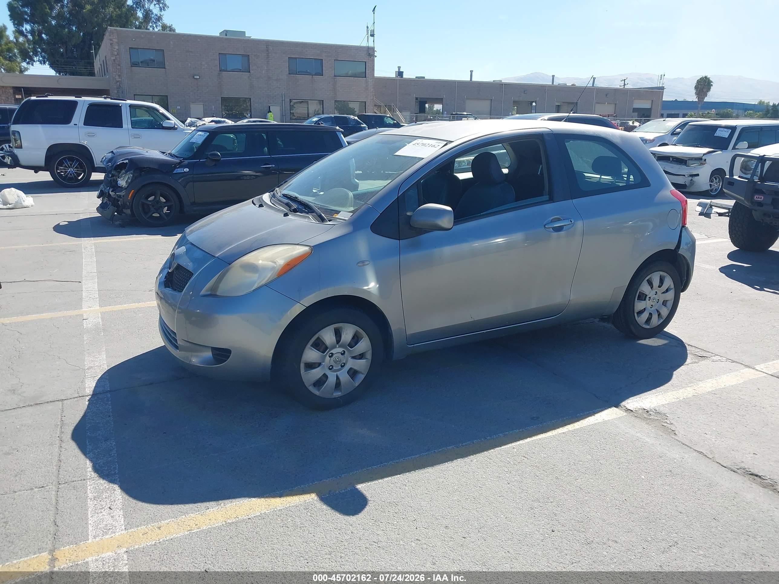 2007 Toyota Yaris   Серебряный vin: JTDJT923775099453
