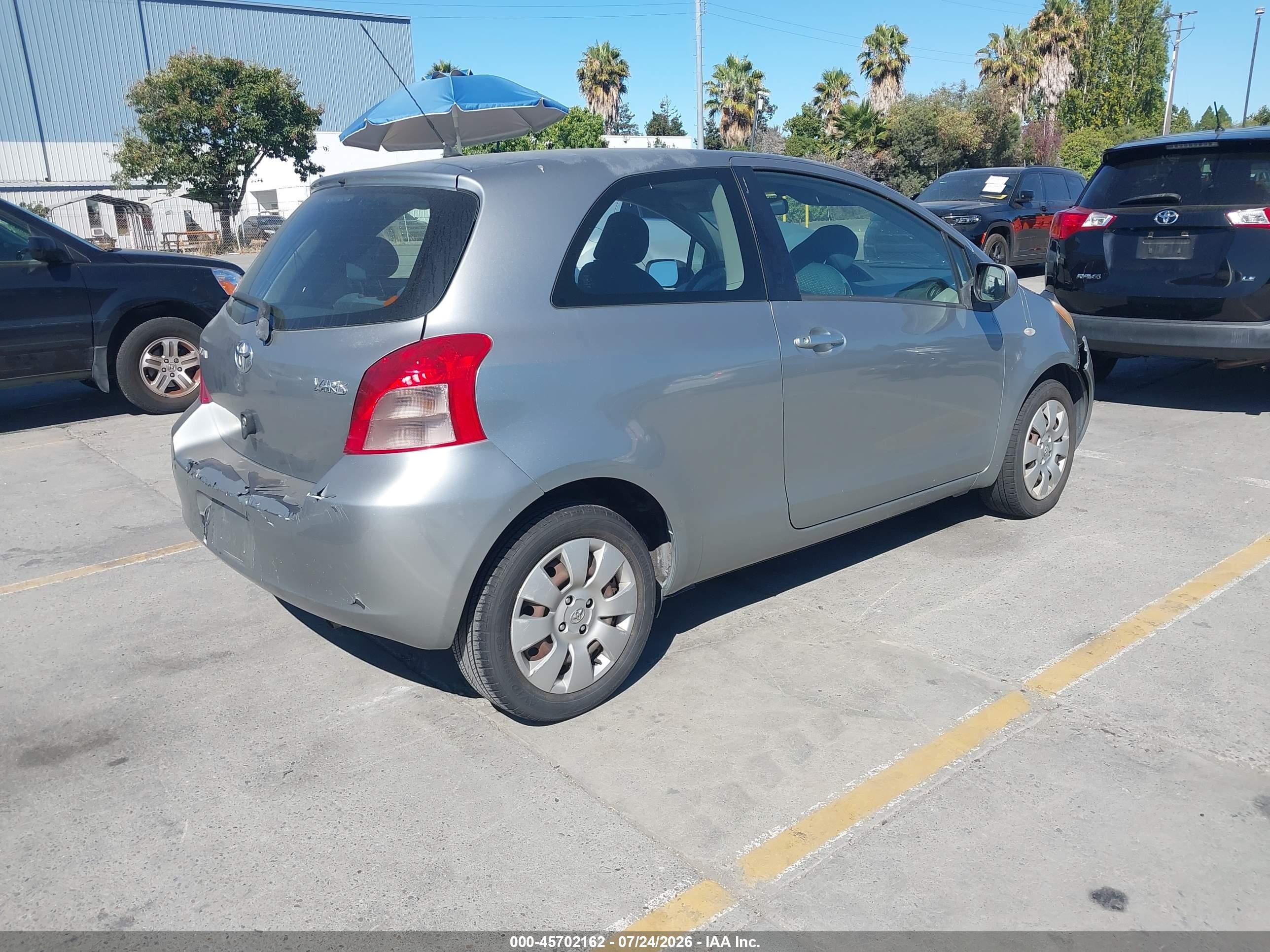 2007 Toyota Yaris   Серебряный vin: JTDJT923775099453