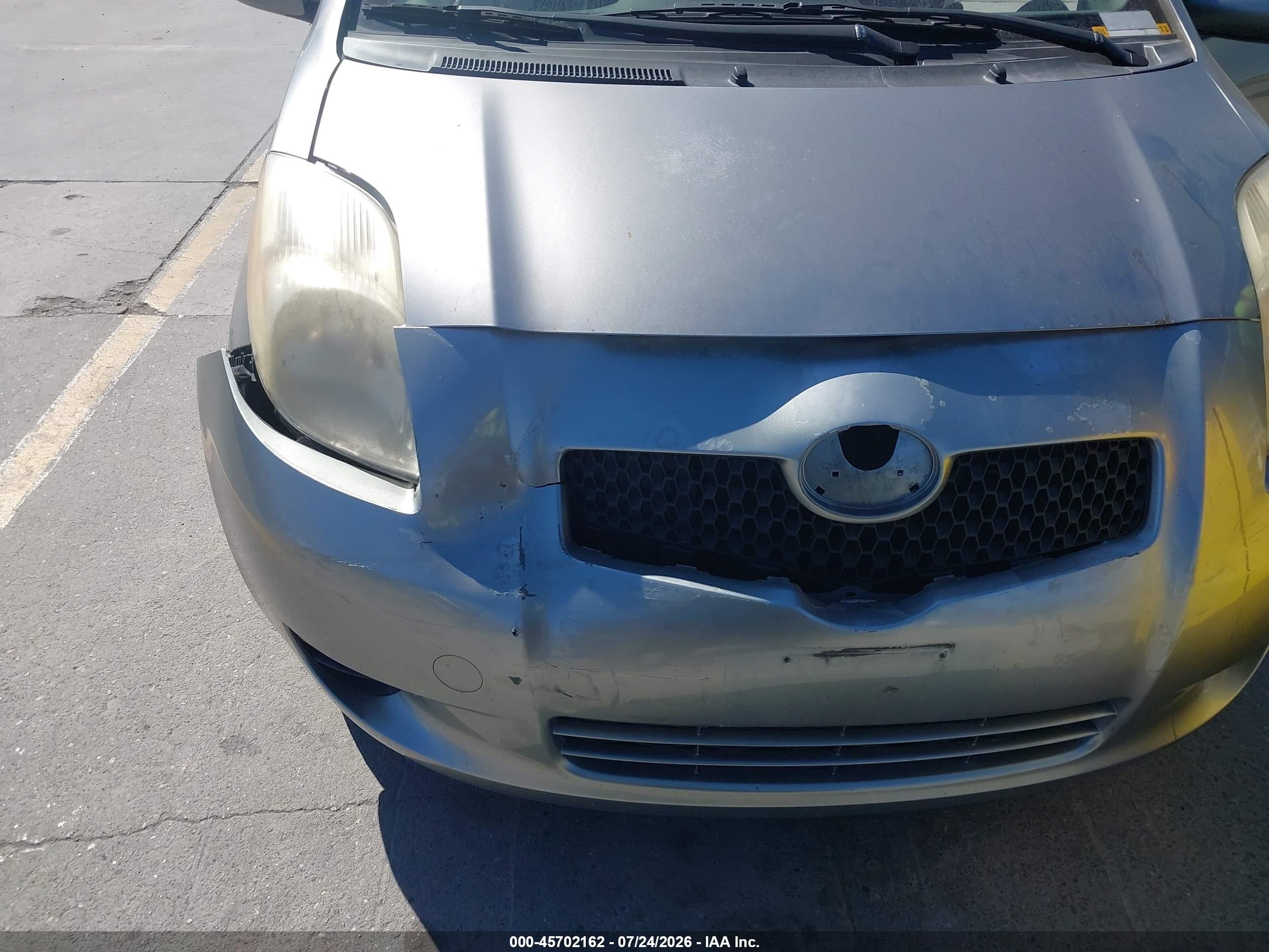 2007 Toyota Yaris   Серебряный vin: JTDJT923775099453