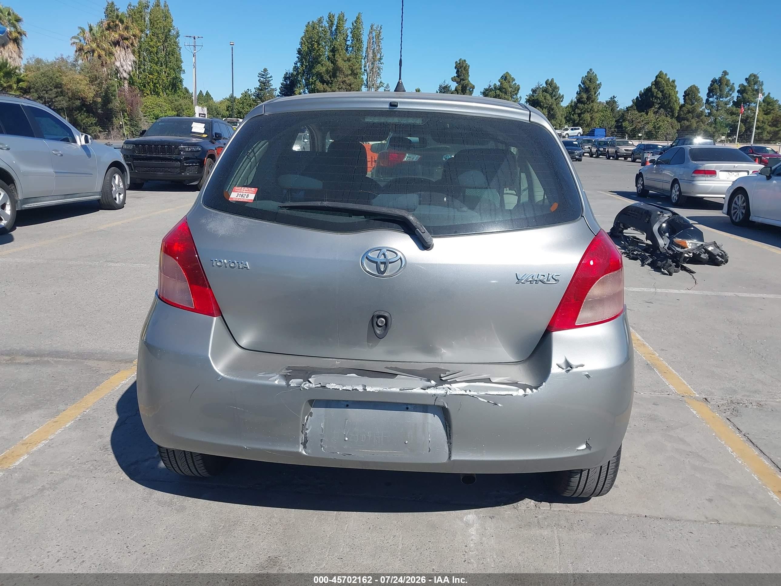2007 Toyota Yaris   Серебряный vin: JTDJT923775099453
