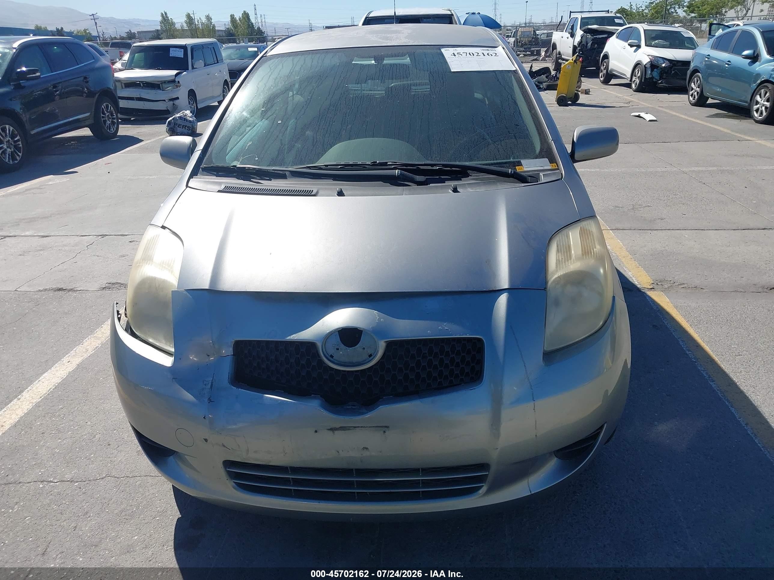2007 Toyota Yaris   Серебряный vin: JTDJT923775099453
