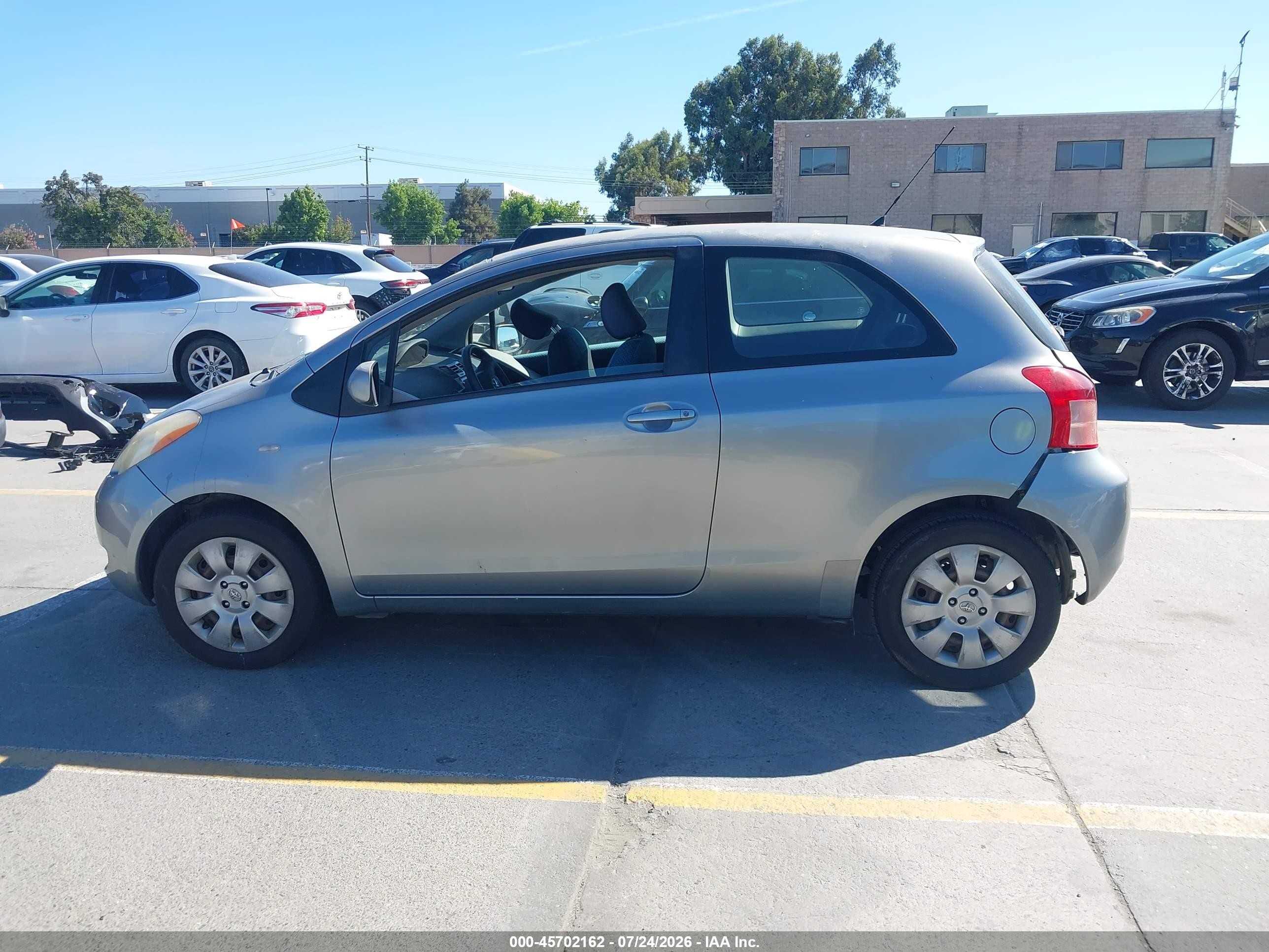 2007 Toyota Yaris   Серебряный vin: JTDJT923775099453