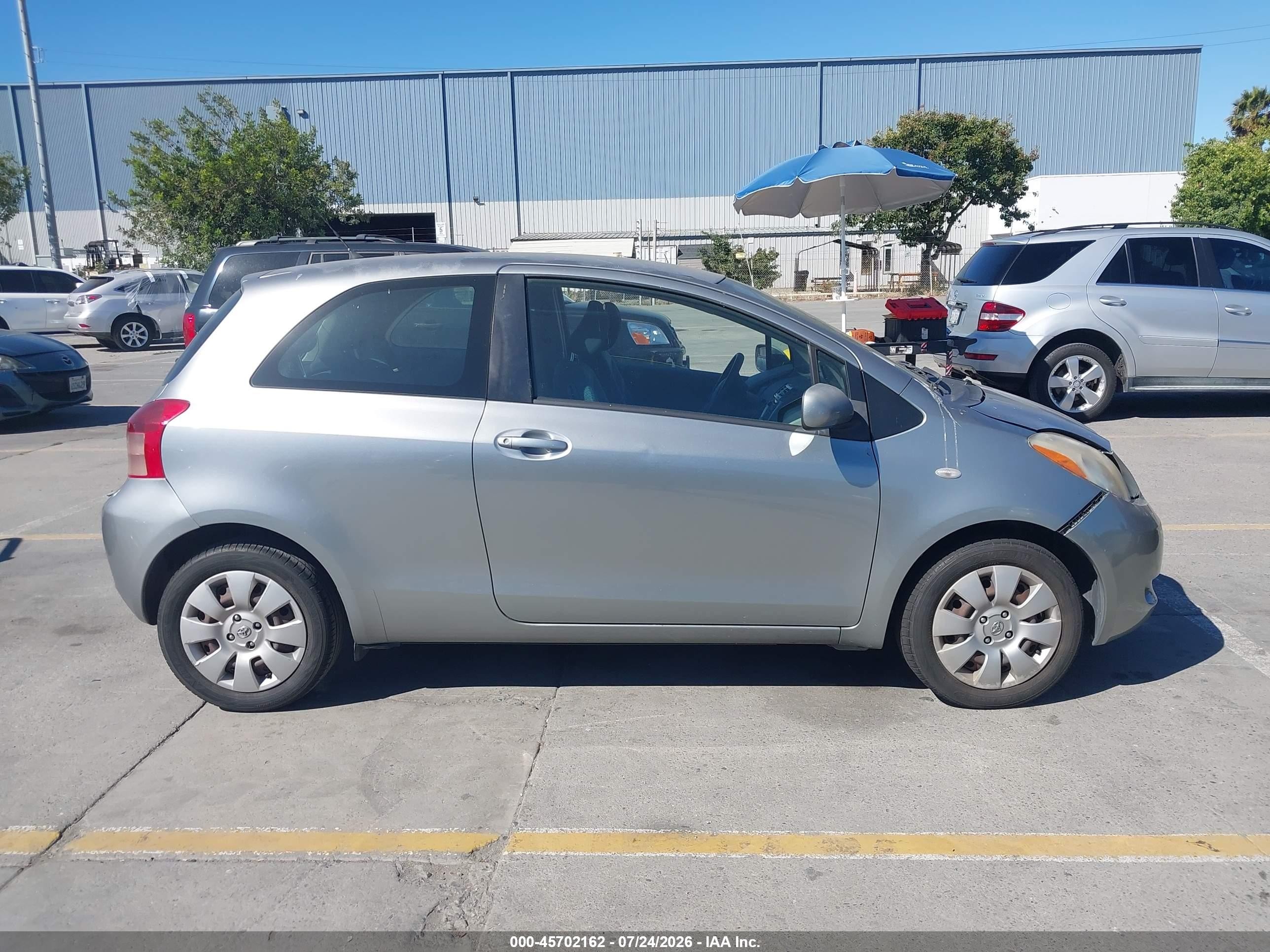 2007 Toyota Yaris   Серебряный vin: JTDJT923775099453