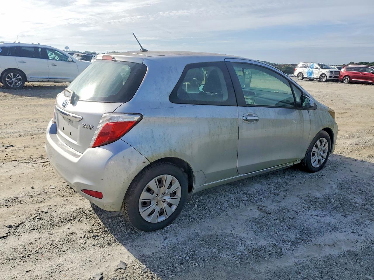 2012 Toyota Yaris 3-door L Серебряный vin: JTDJTUD30CD506450