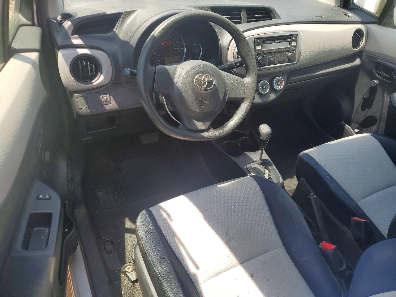 2012 Toyota Yaris 3-door L Серебряный vin: JTDJTUD30CD506450