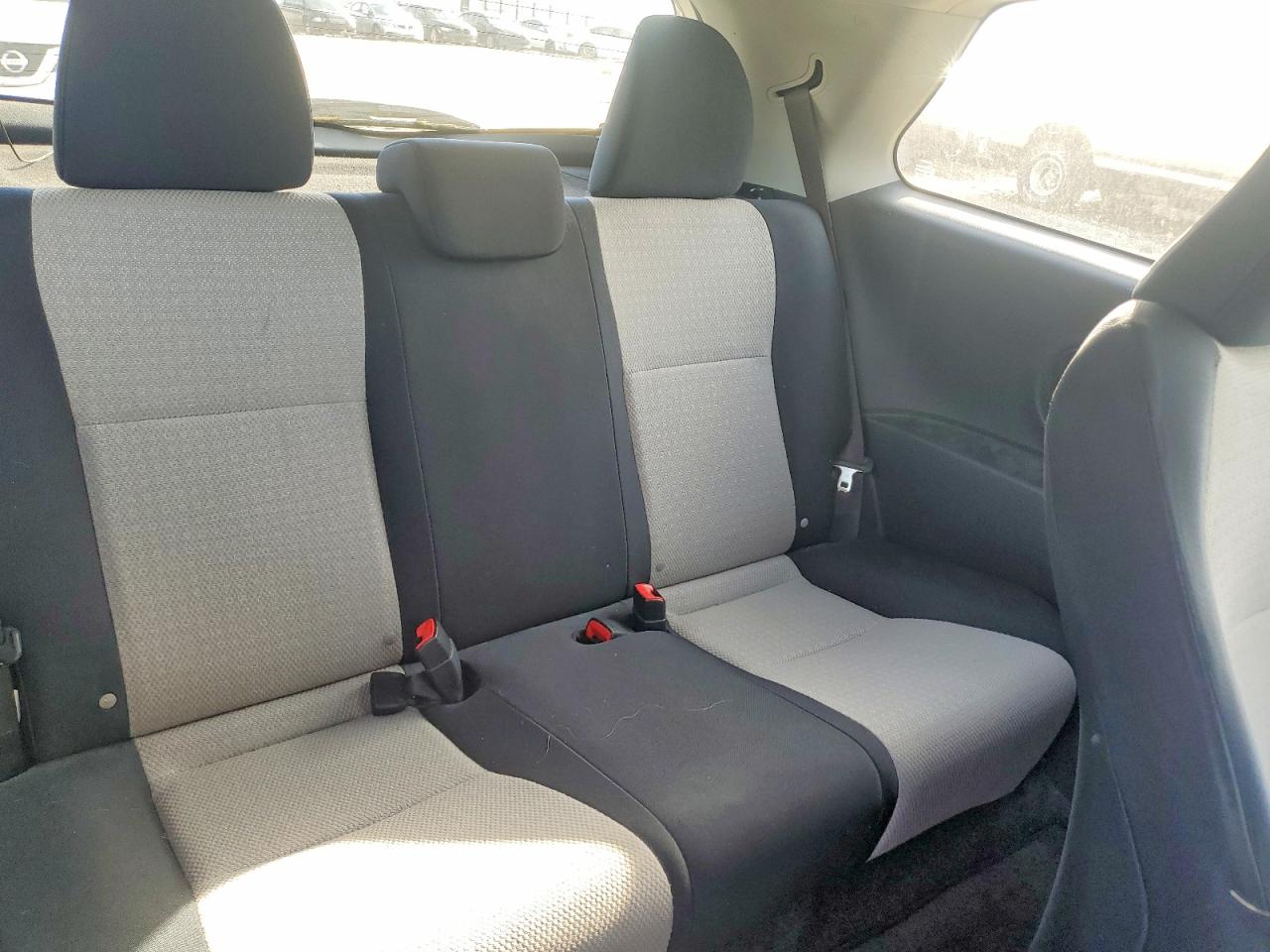 2012 Toyota Yaris 3-door L Серебряный vin: JTDJTUD30CD506450