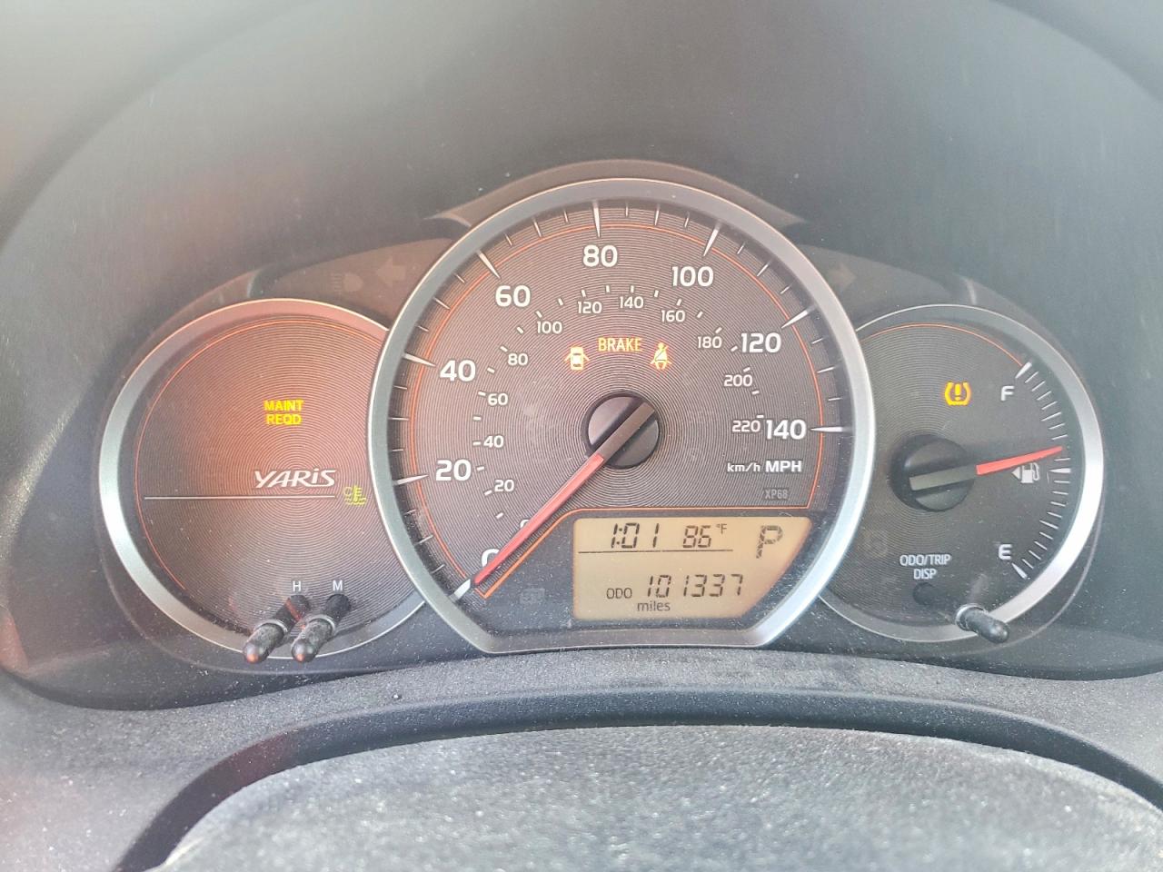 2012 Toyota Yaris 3-door L Серебряный vin: JTDJTUD30CD506450