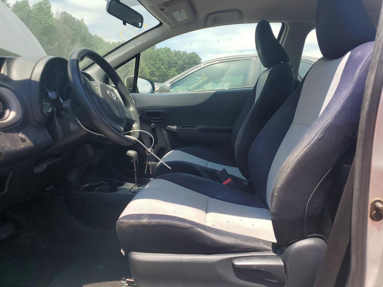 2012 Toyota Yaris 3-door L Серебряный vin: JTDJTUD30CD506450