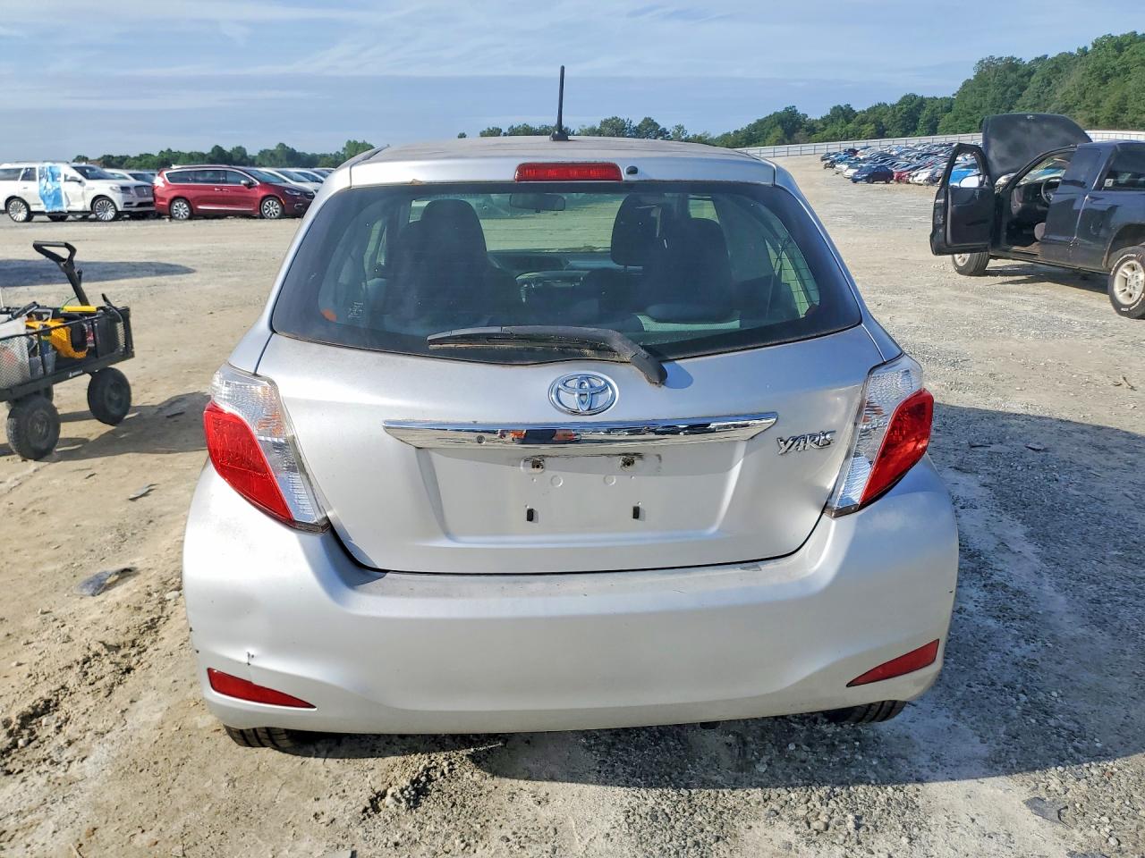 2012 Toyota Yaris 3-door L Серебряный vin: JTDJTUD30CD506450