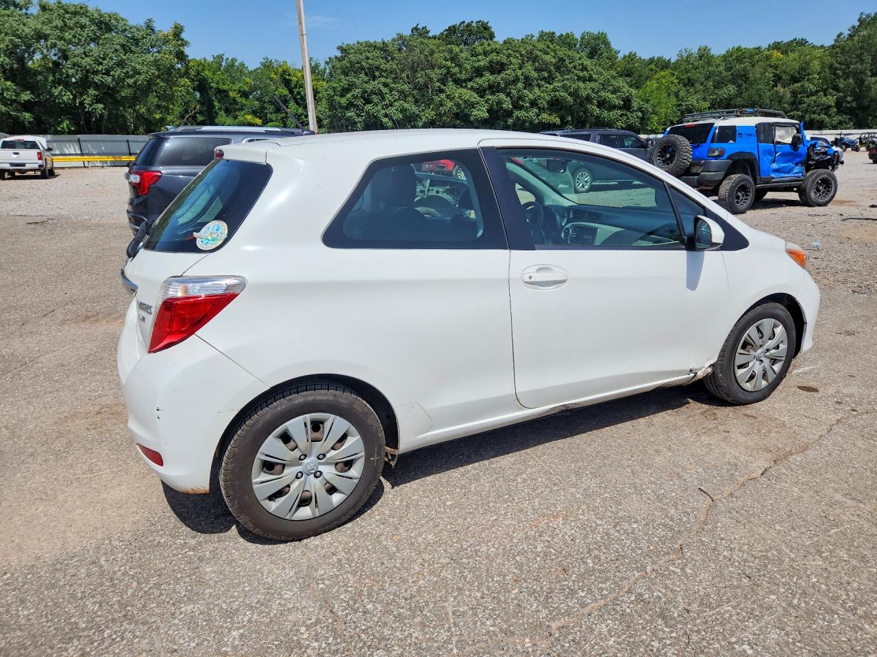 2012 Toyota Yaris 3-door Le White vin: JTDJTUD30CD507792