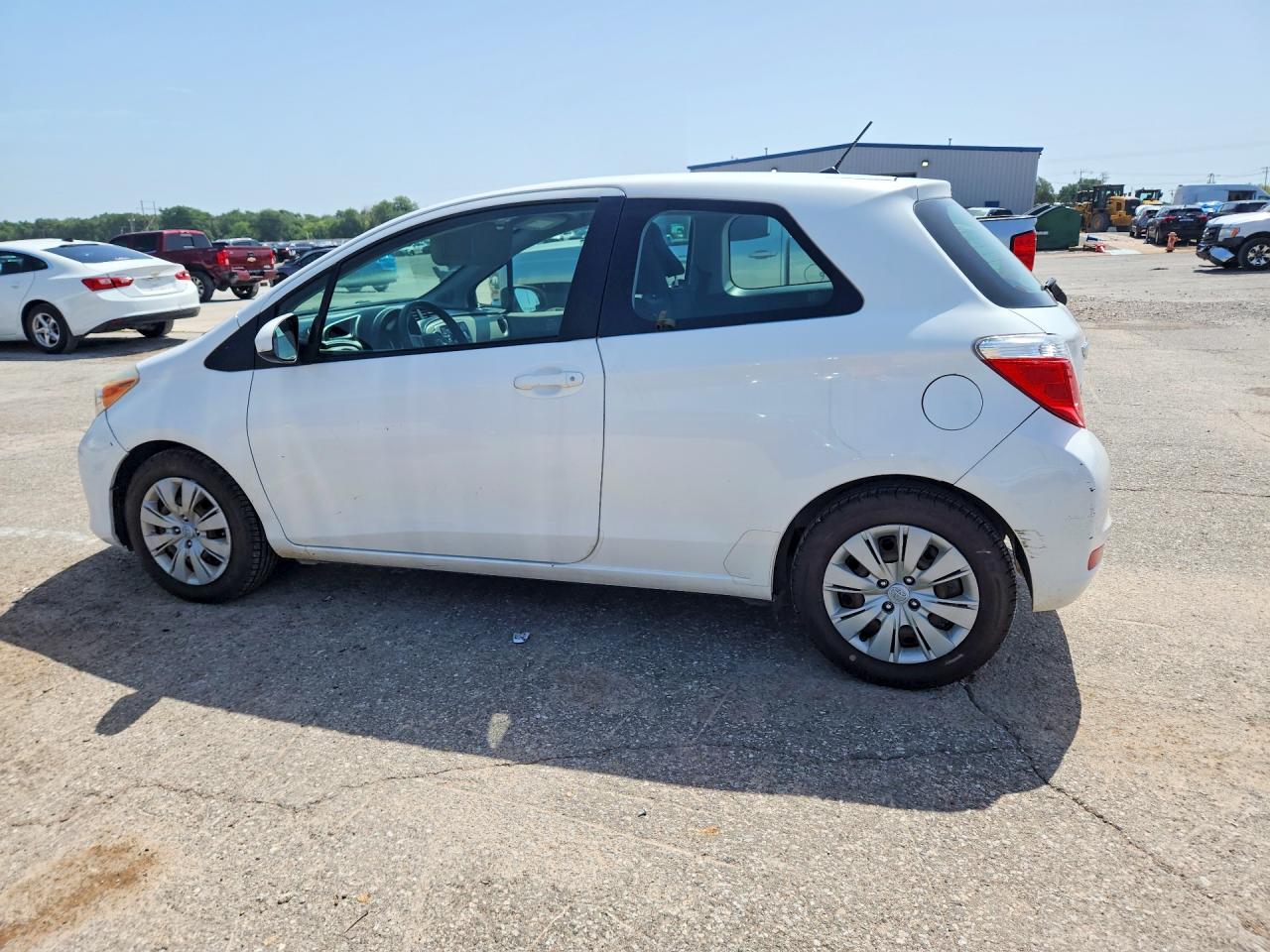 2012 Toyota Yaris 3-door Le White vin: JTDJTUD30CD507792